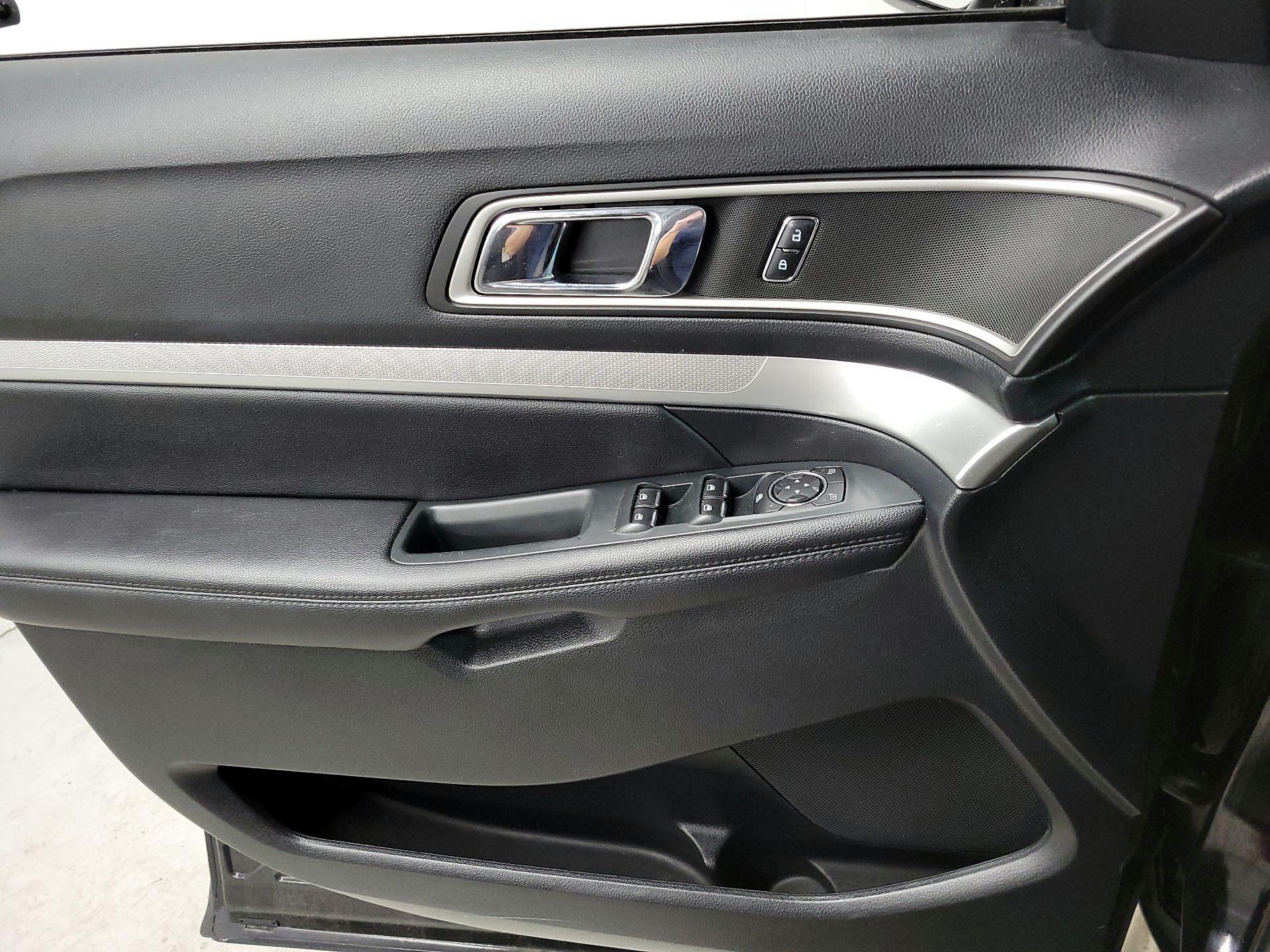 Thumbnail: 2016 Ford Explorer - 12