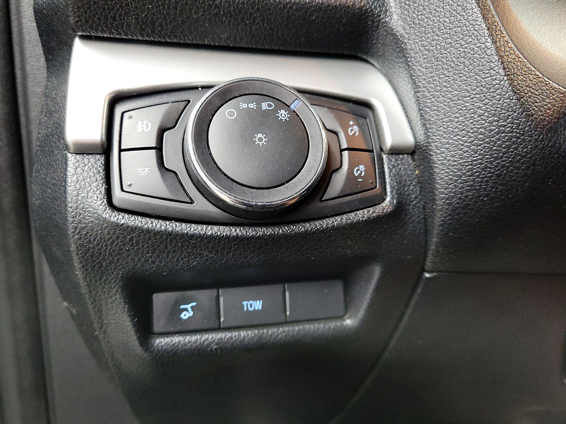 Thumbnail: 2016 Ford Explorer - 13