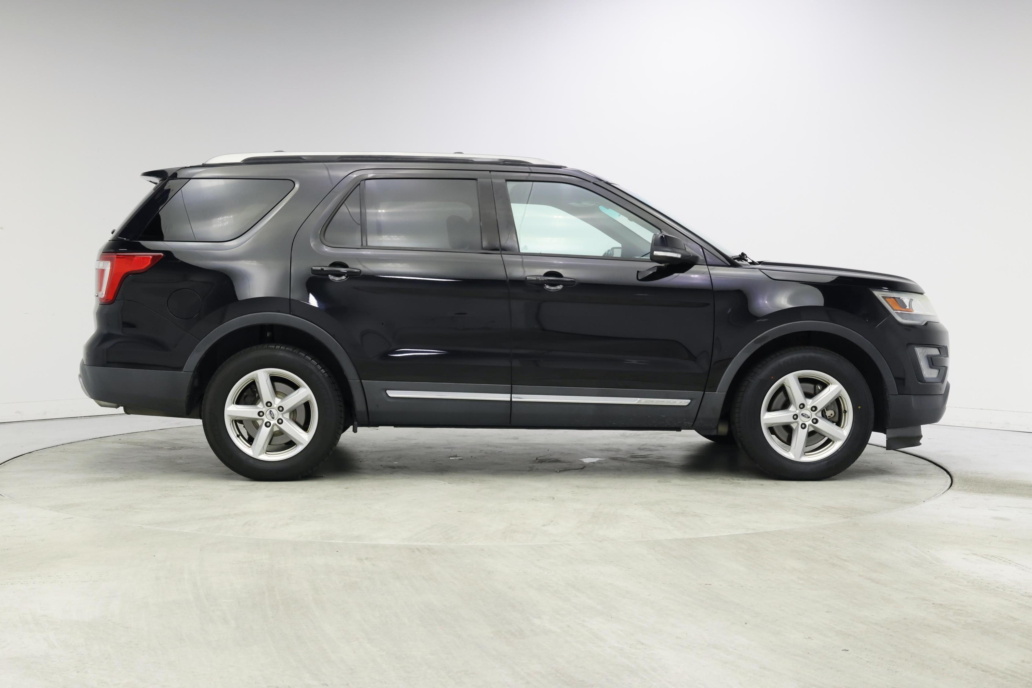 Thumbnail: 2016 Ford Explorer - 7