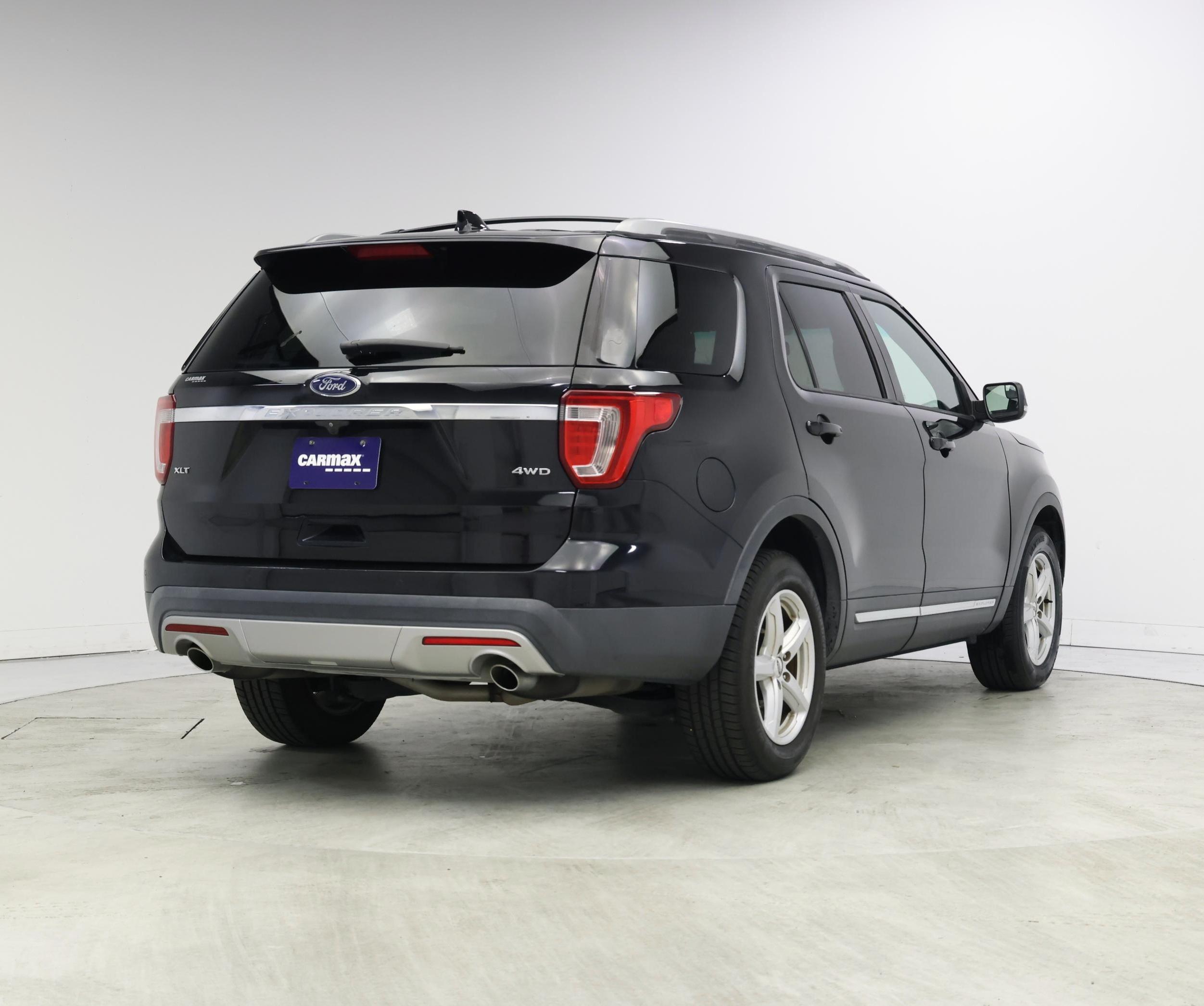 Thumbnail: 2016 Ford Explorer - 8