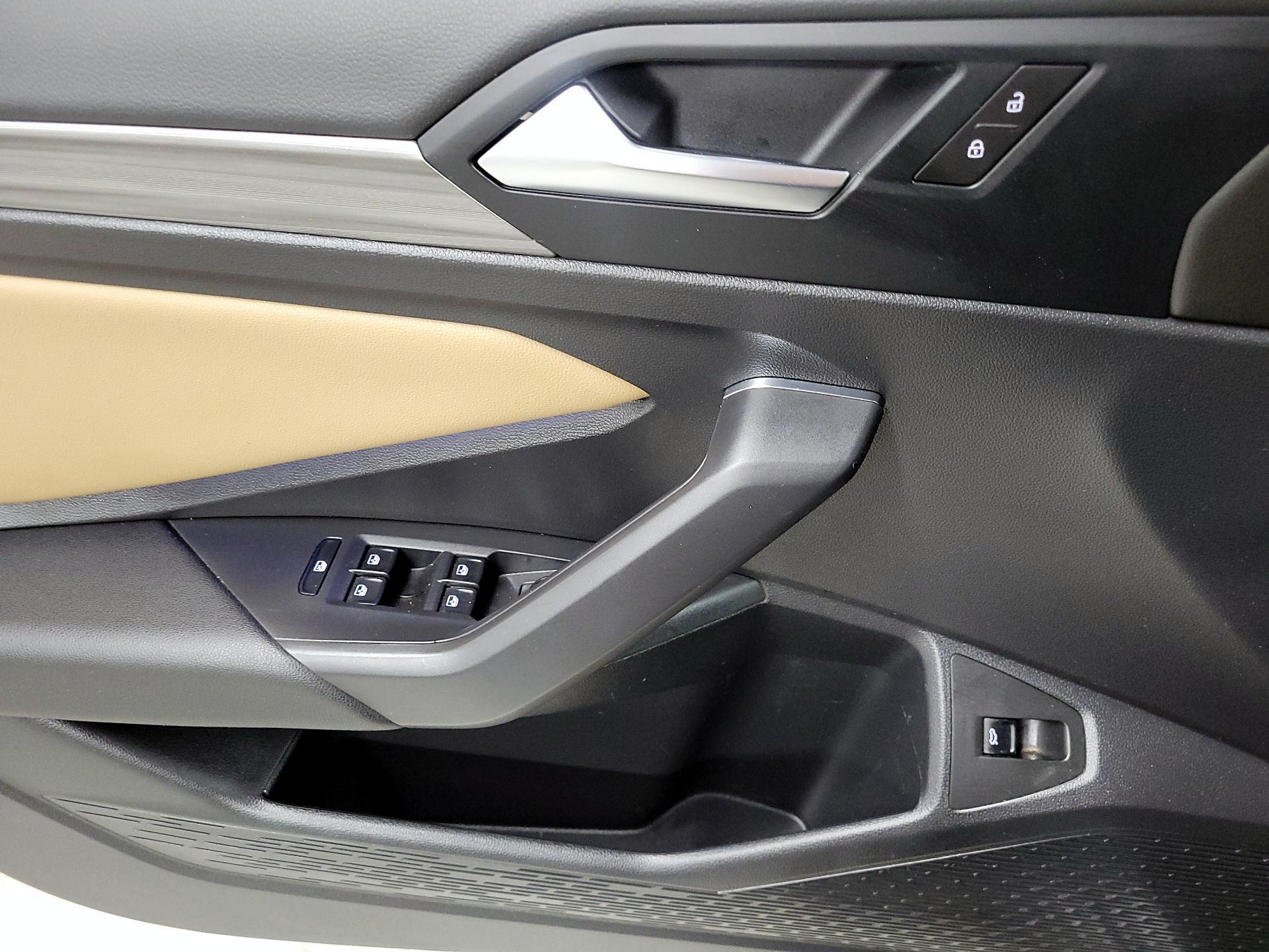 Thumbnail: 2019 Volkswagen Jetta - 12