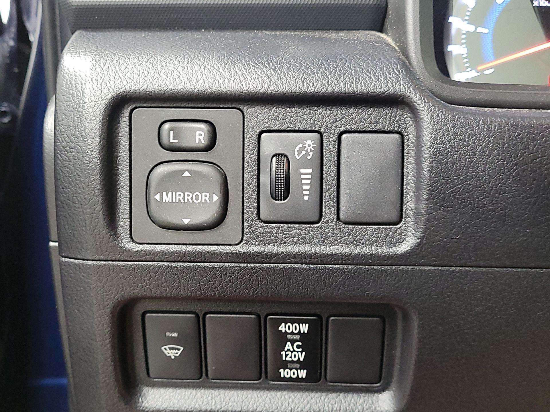 Thumbnail: 2016 Toyota 4Runner - 13