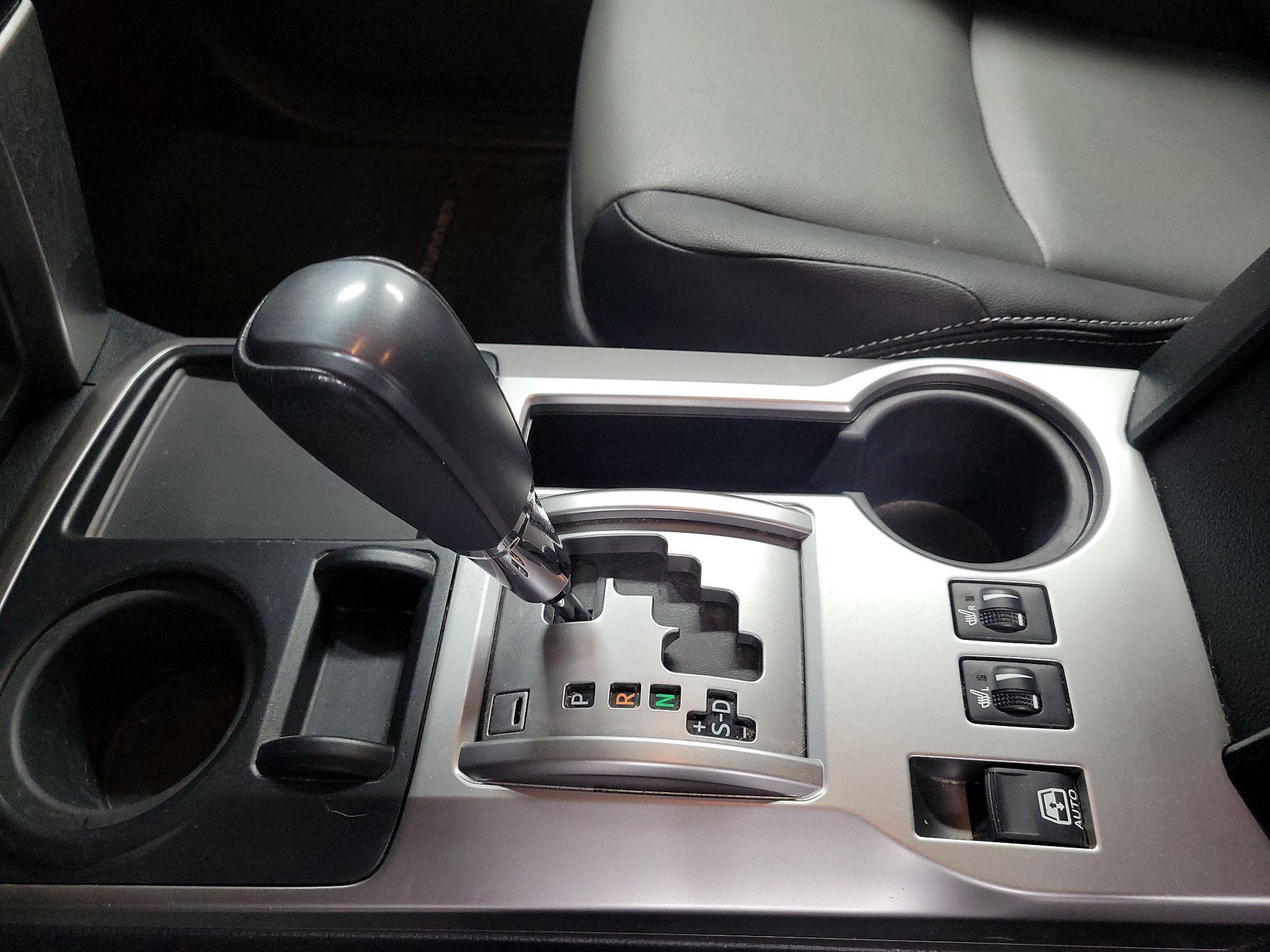 Thumbnail: 2016 Toyota 4Runner - 17