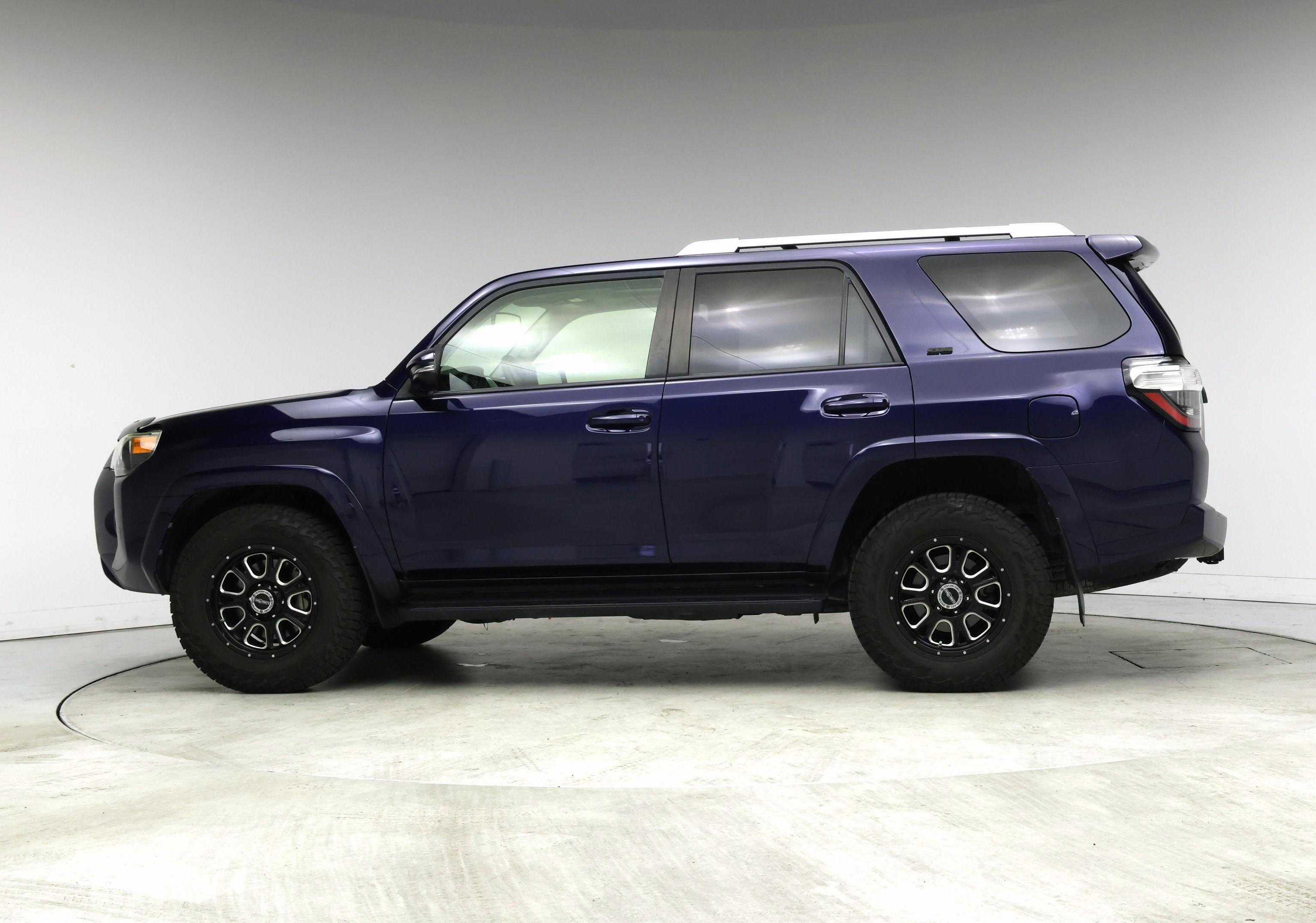 Thumbnail: 2016 Toyota 4Runner - 3