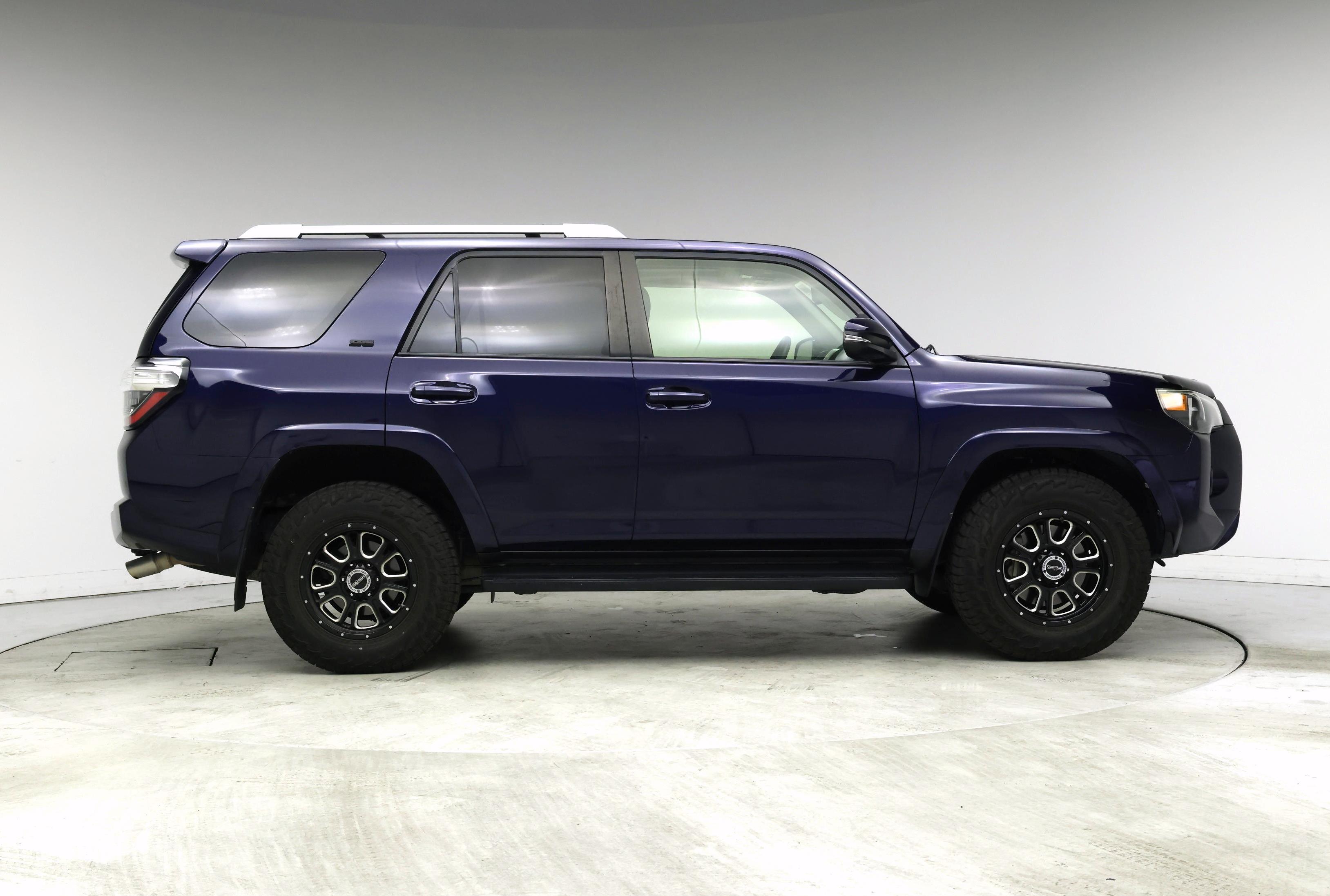 Thumbnail: 2016 Toyota 4Runner - 7