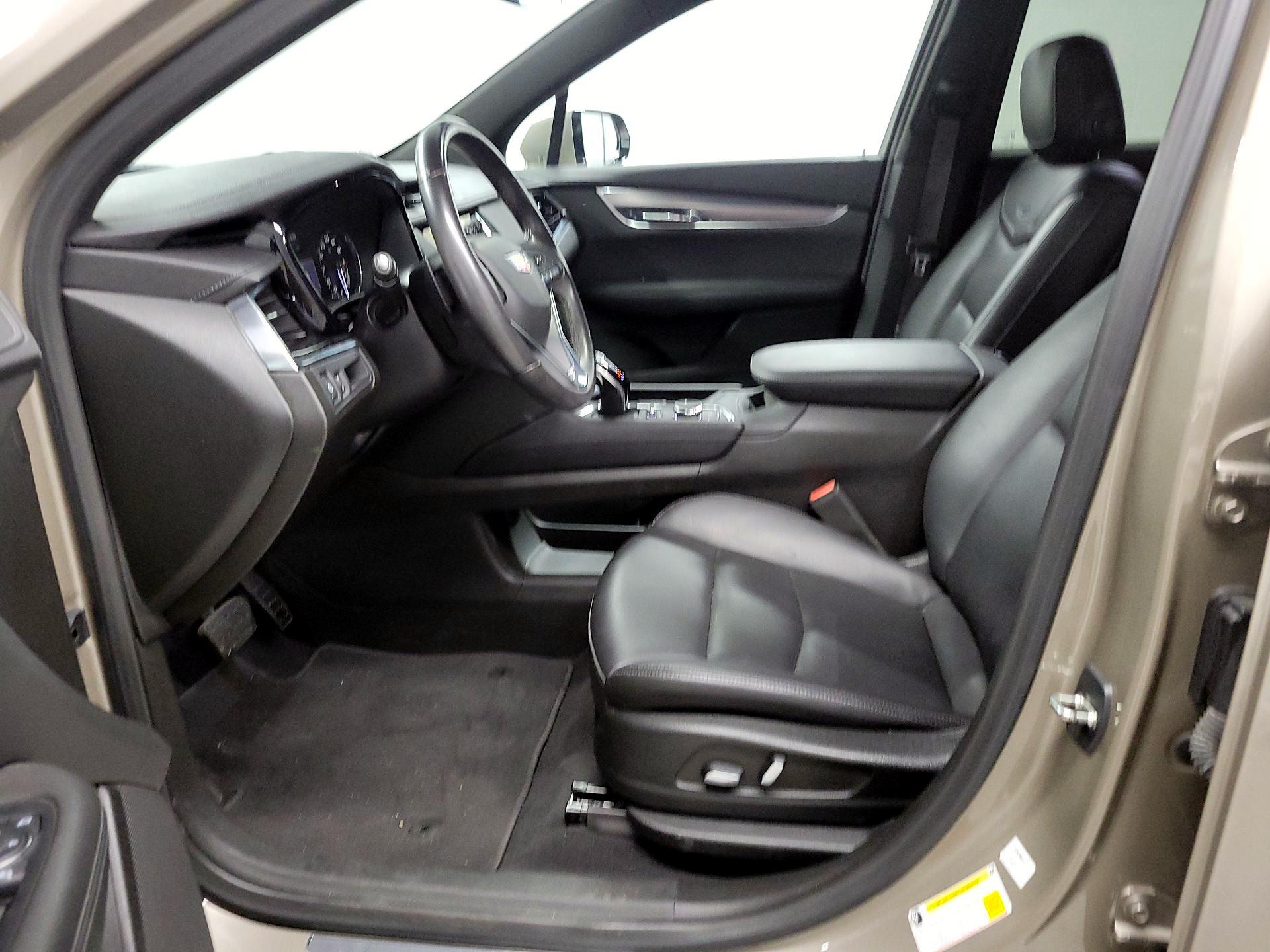 Thumbnail: 2022 Cadillac XT6 - 11