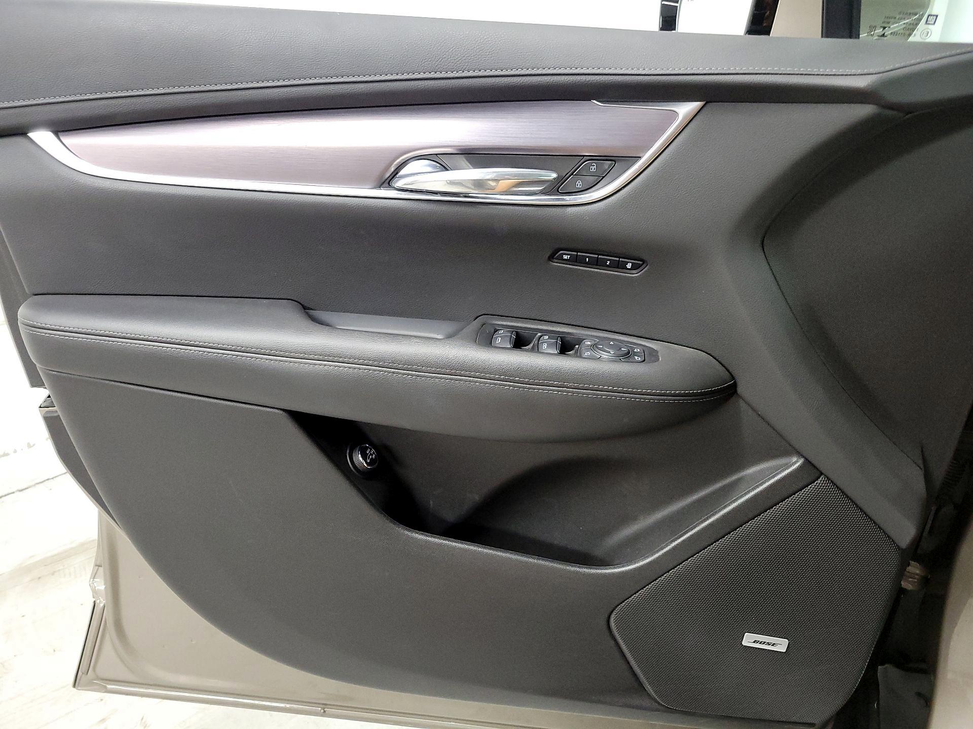 Thumbnail: 2022 Cadillac XT6 - 12