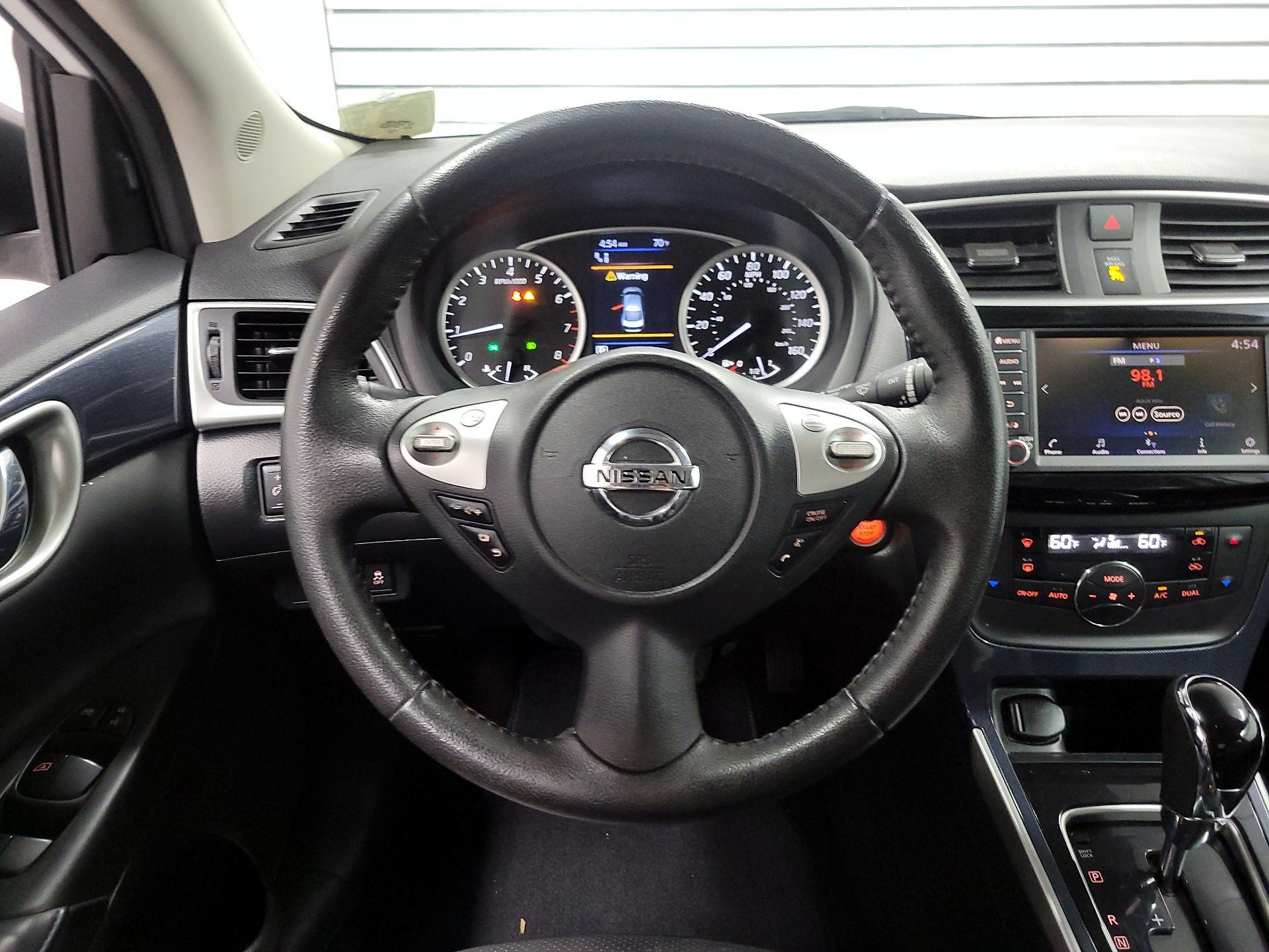 Thumbnail: 2019 Nissan Sentra - 10