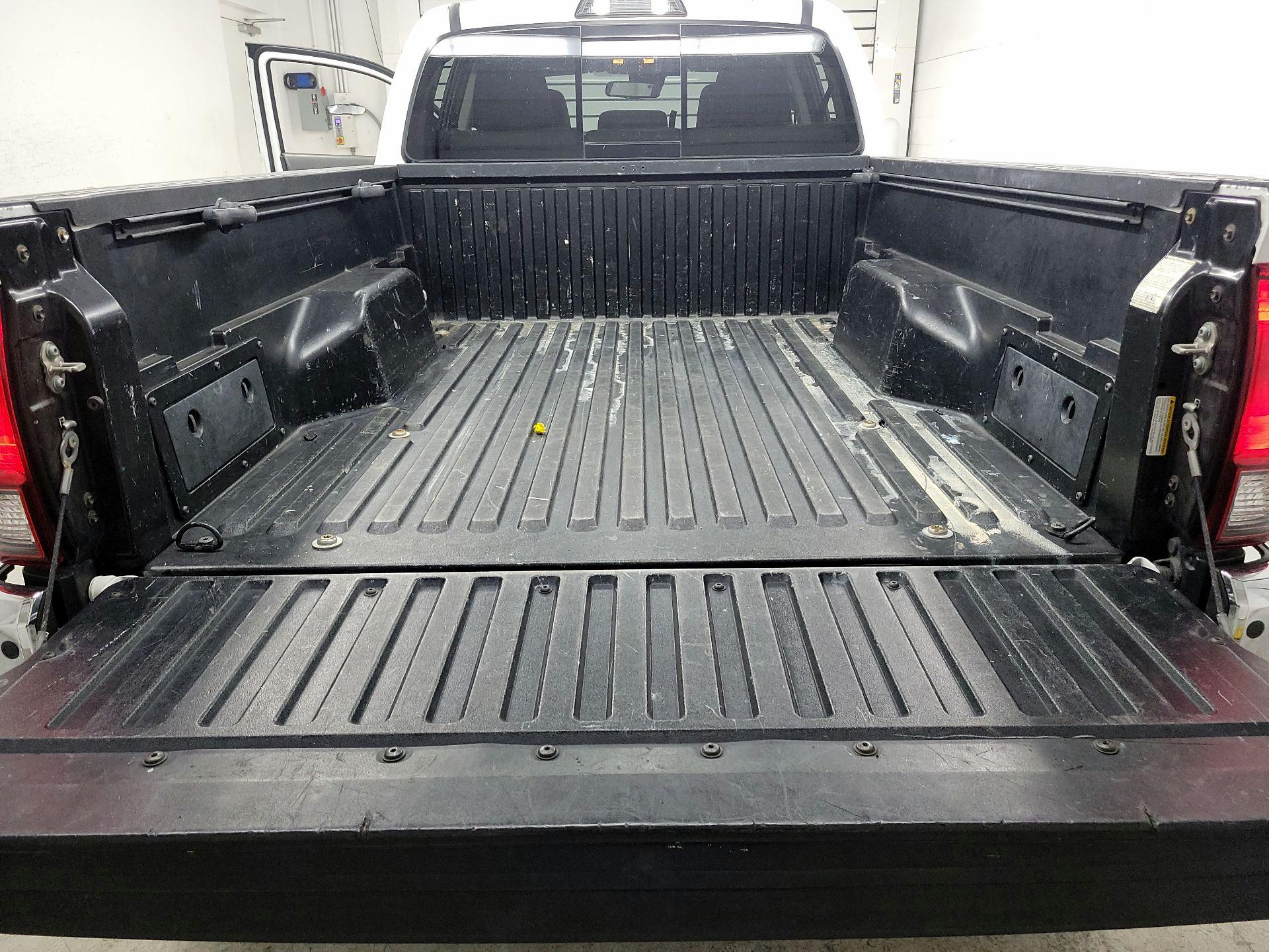 Thumbnail: 2018 Toyota Tacoma - 19