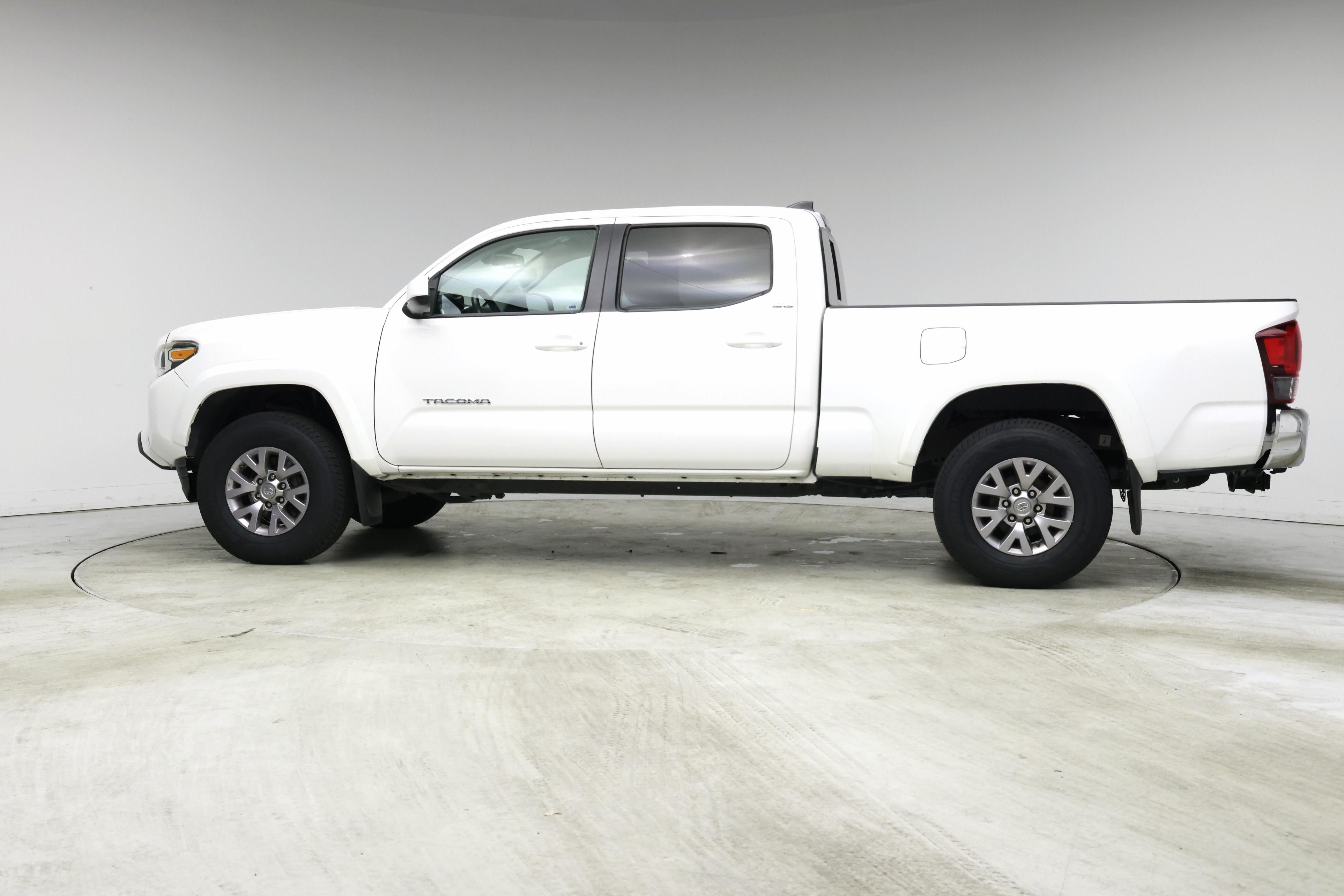 Thumbnail: 2018 Toyota Tacoma - 3