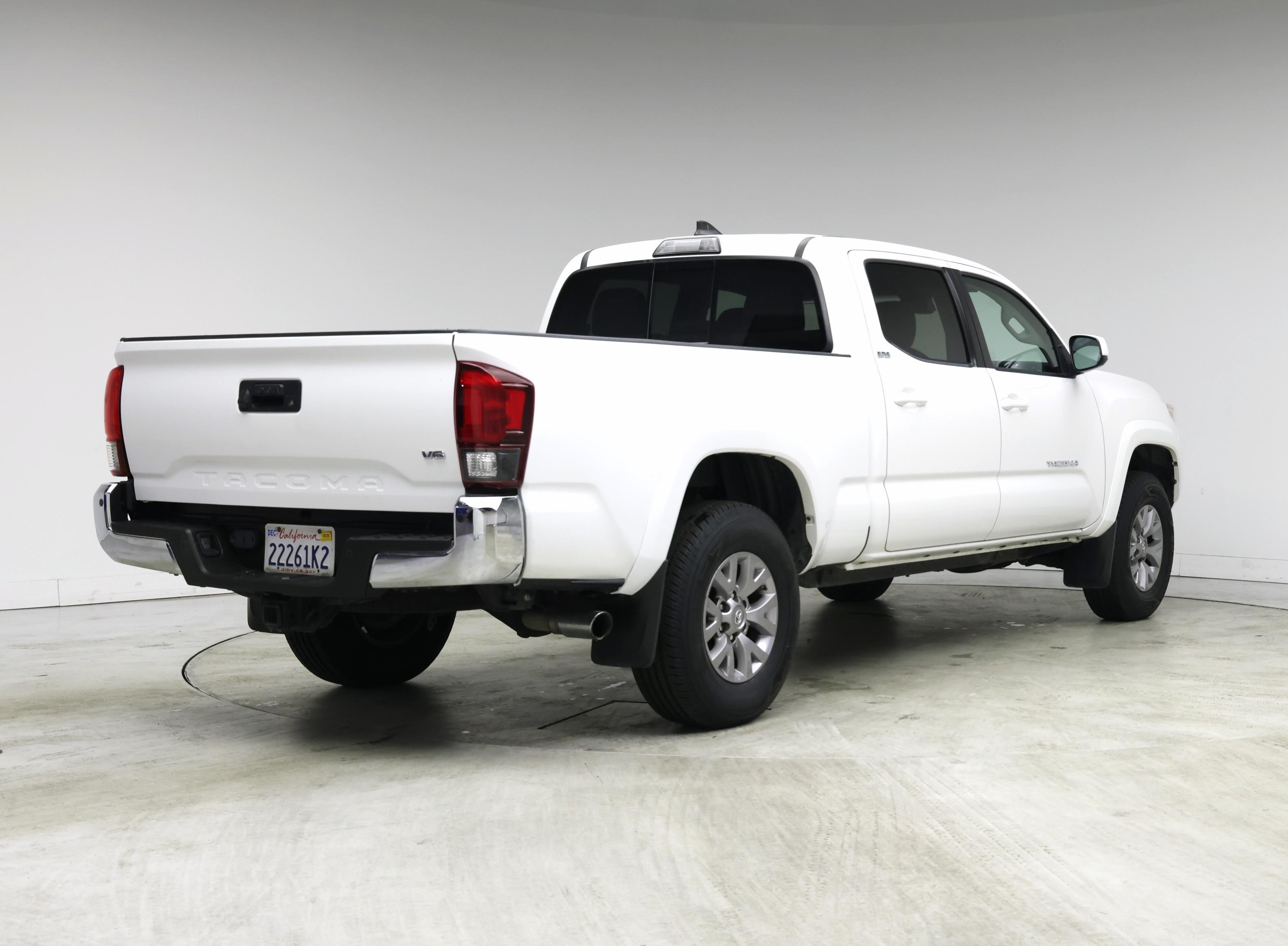 Thumbnail: 2018 Toyota Tacoma - 8