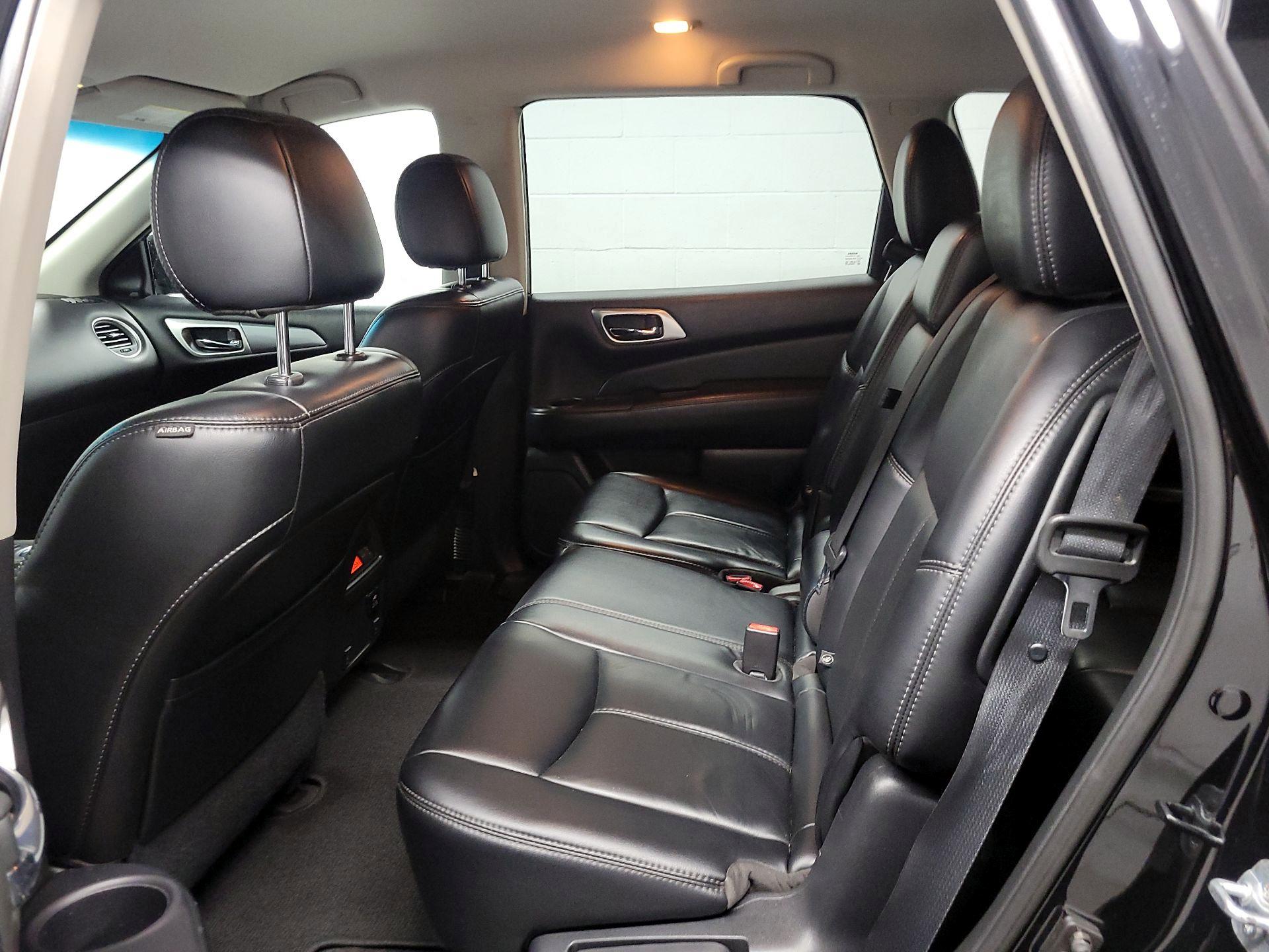 Thumbnail: 2017 Nissan Pathfinder - 18