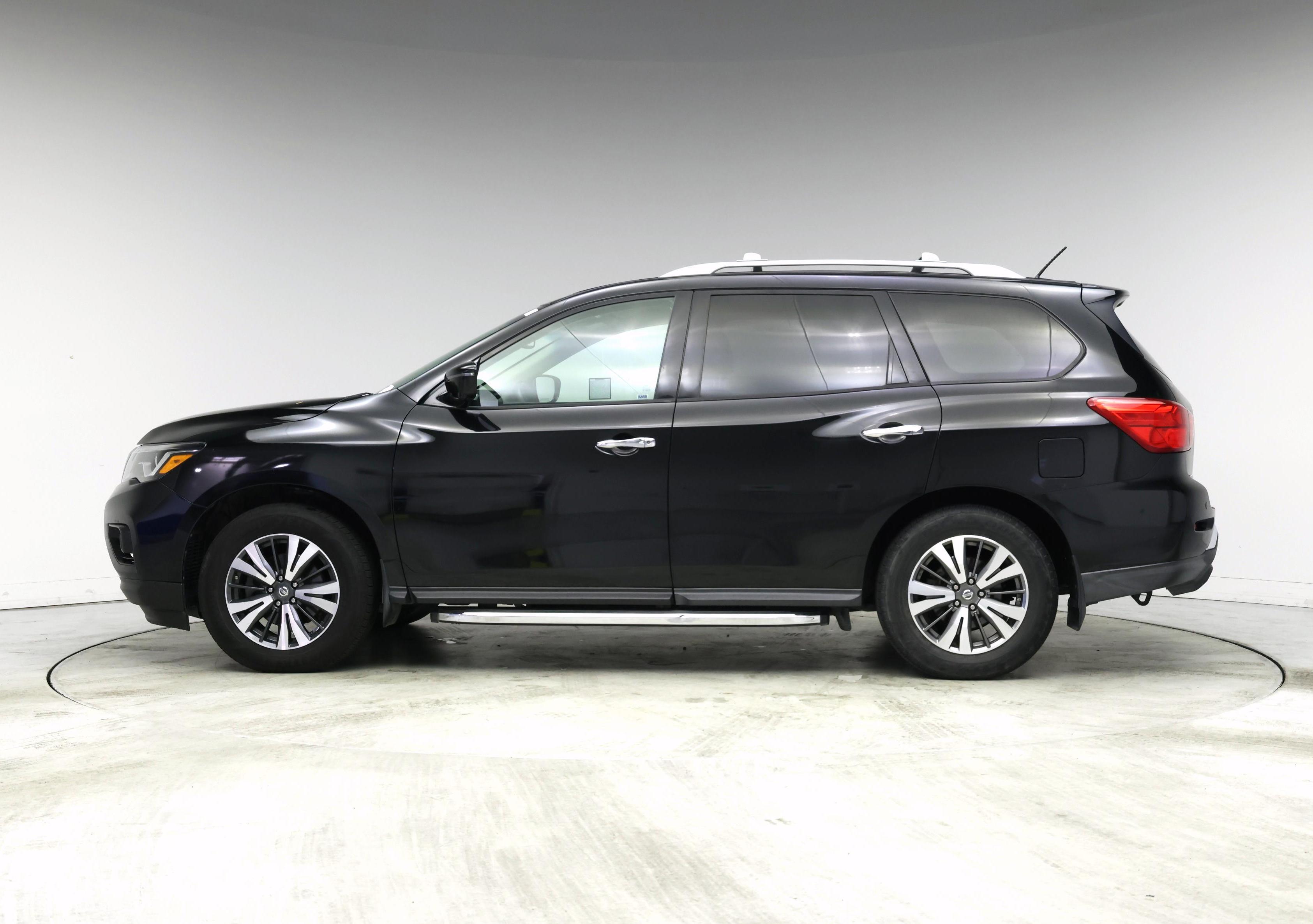Thumbnail: 2017 Nissan Pathfinder - 3