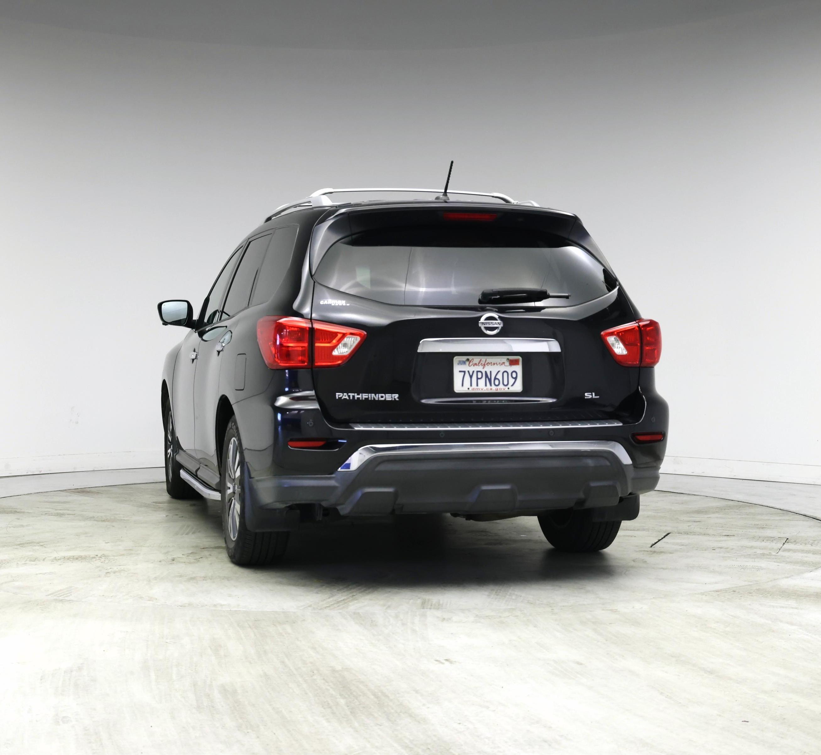 Thumbnail: 2017 Nissan Pathfinder - 6
