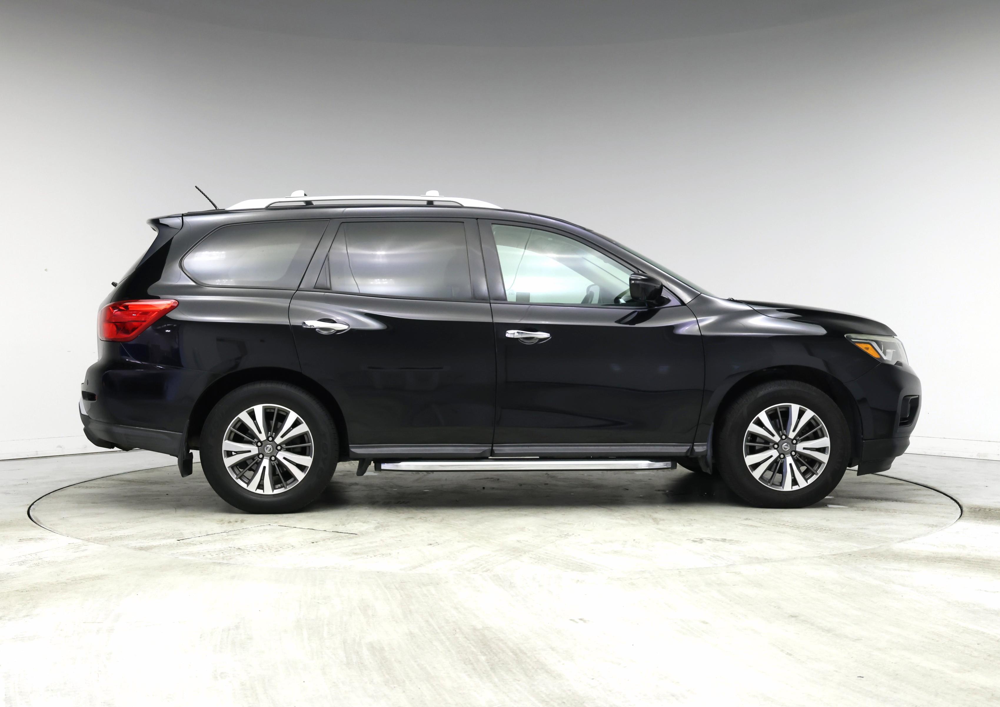 Thumbnail: 2017 Nissan Pathfinder - 7
