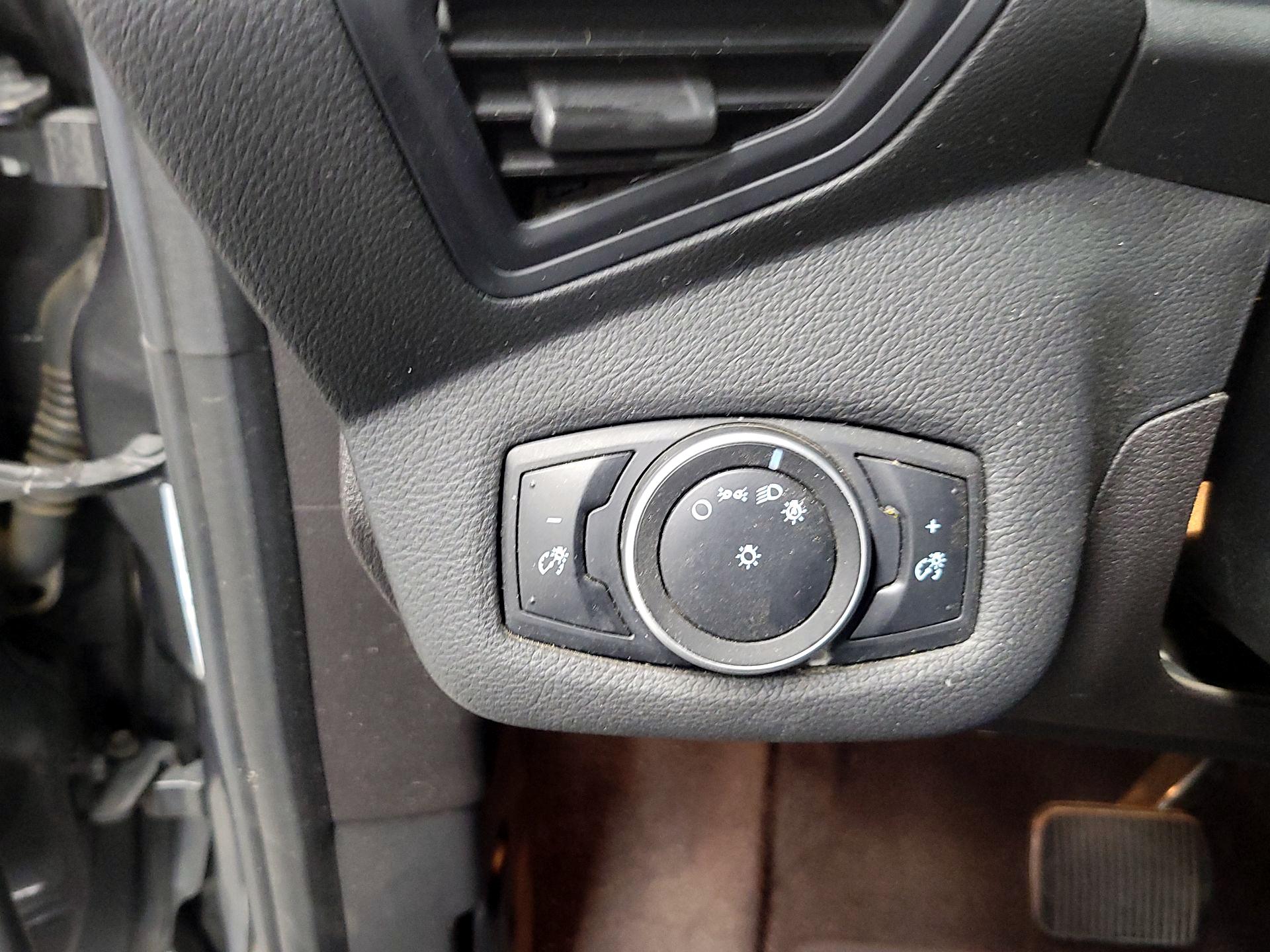 Thumbnail: 2015 Ford C-Max - 13