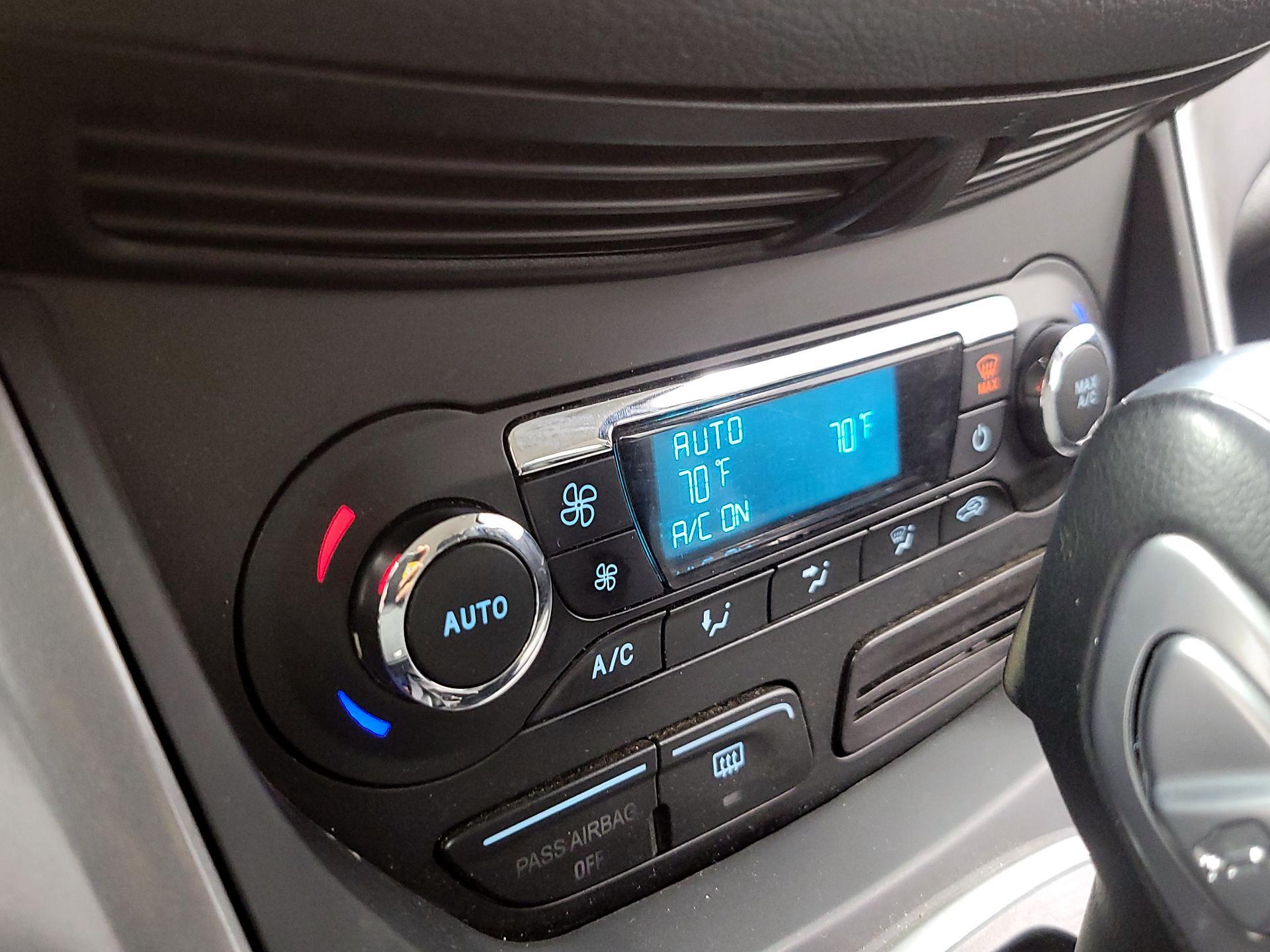 Thumbnail: 2015 Ford C-Max - 15