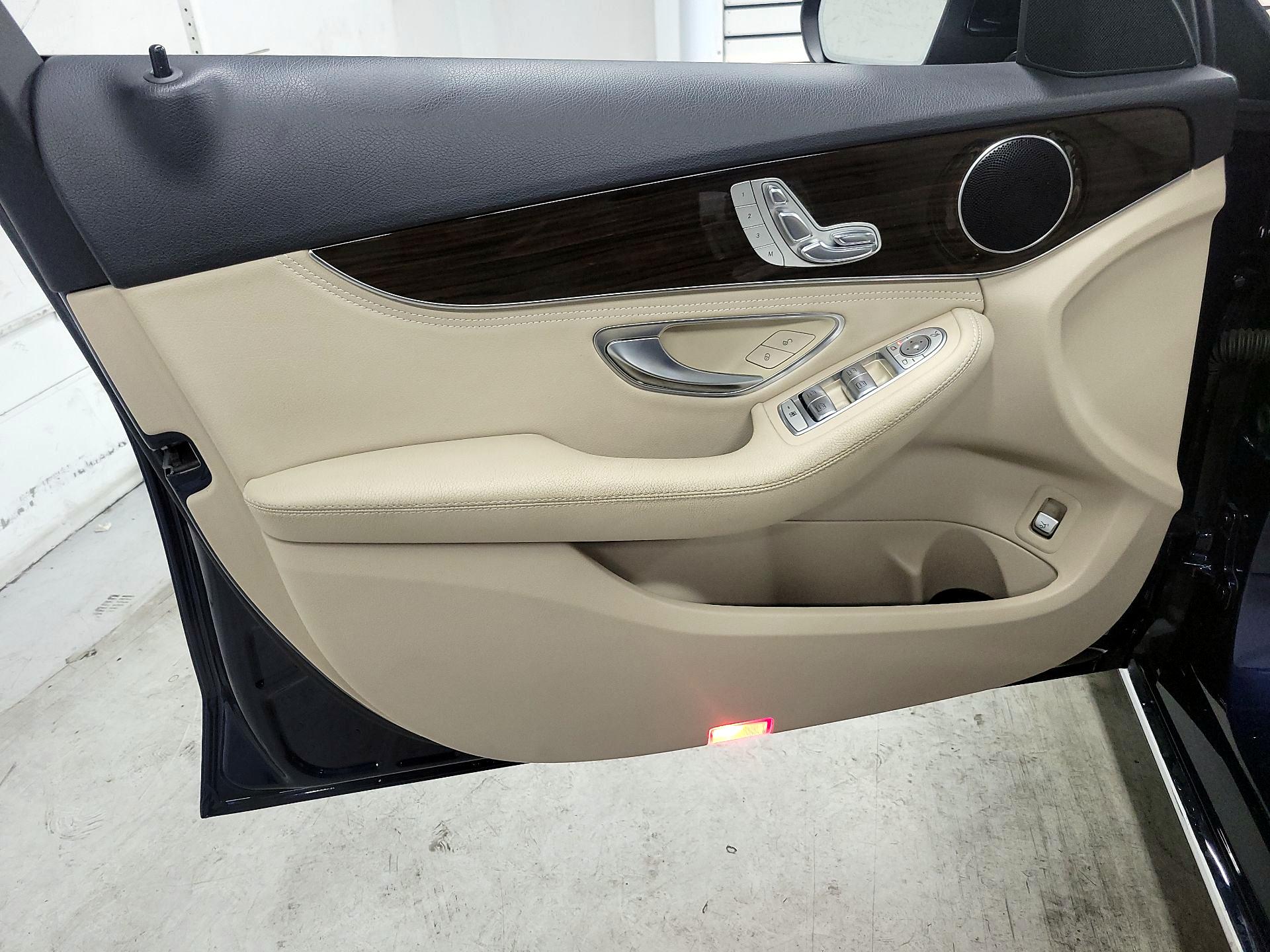 Thumbnail: 2015 Mercedes-Benz C-Class - 12