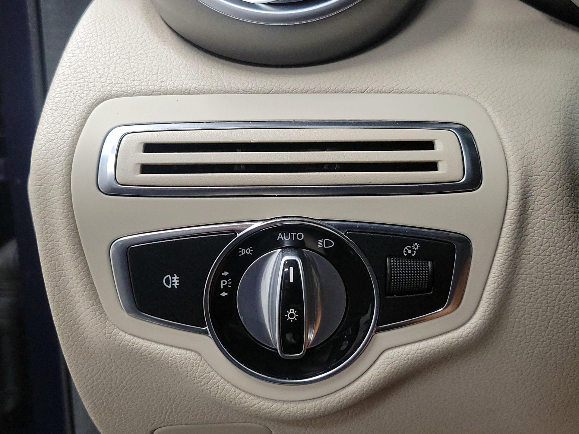 Thumbnail: 2015 Mercedes-Benz C-Class - 13