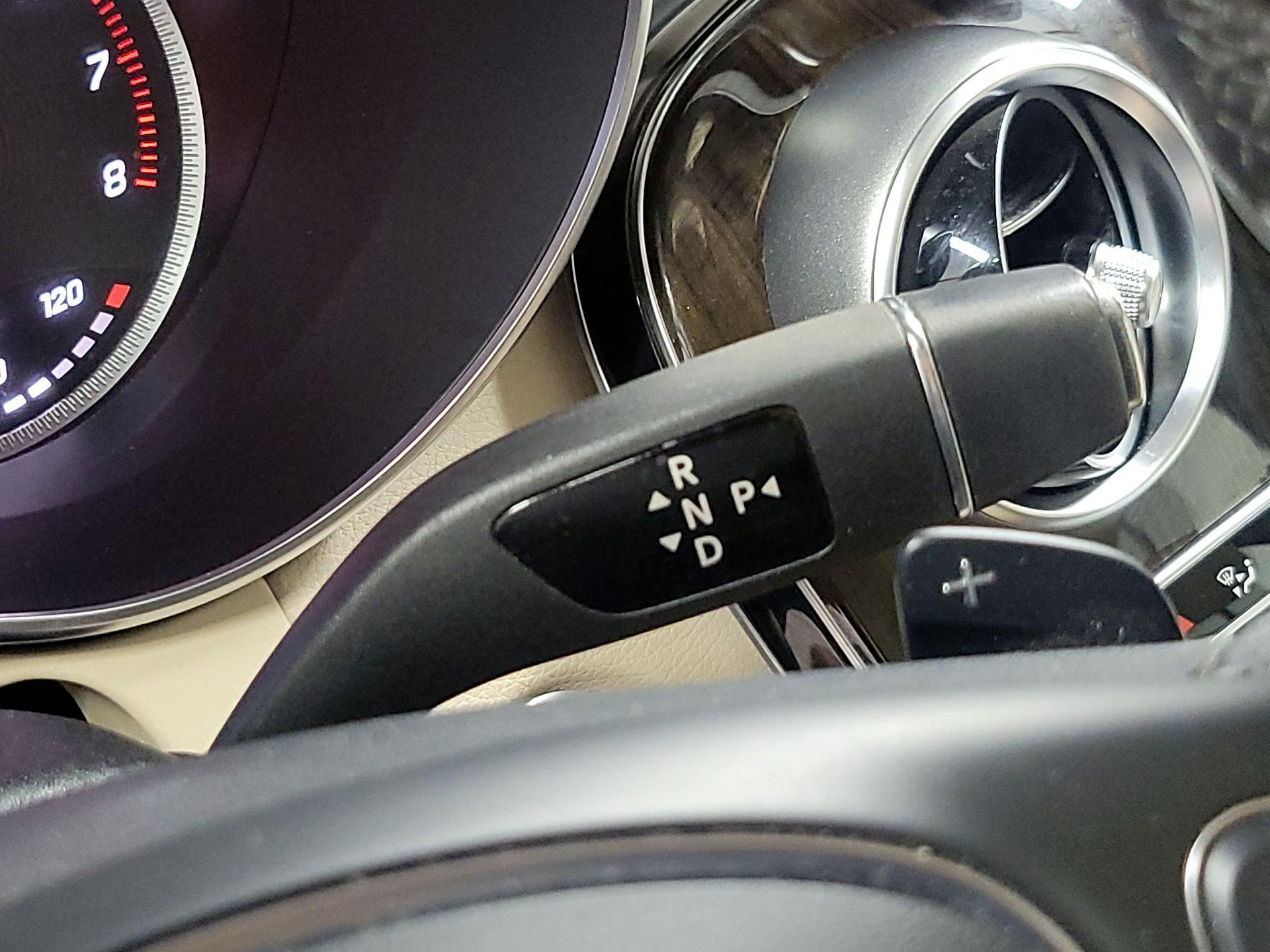 Thumbnail: 2015 Mercedes-Benz C-Class - 17