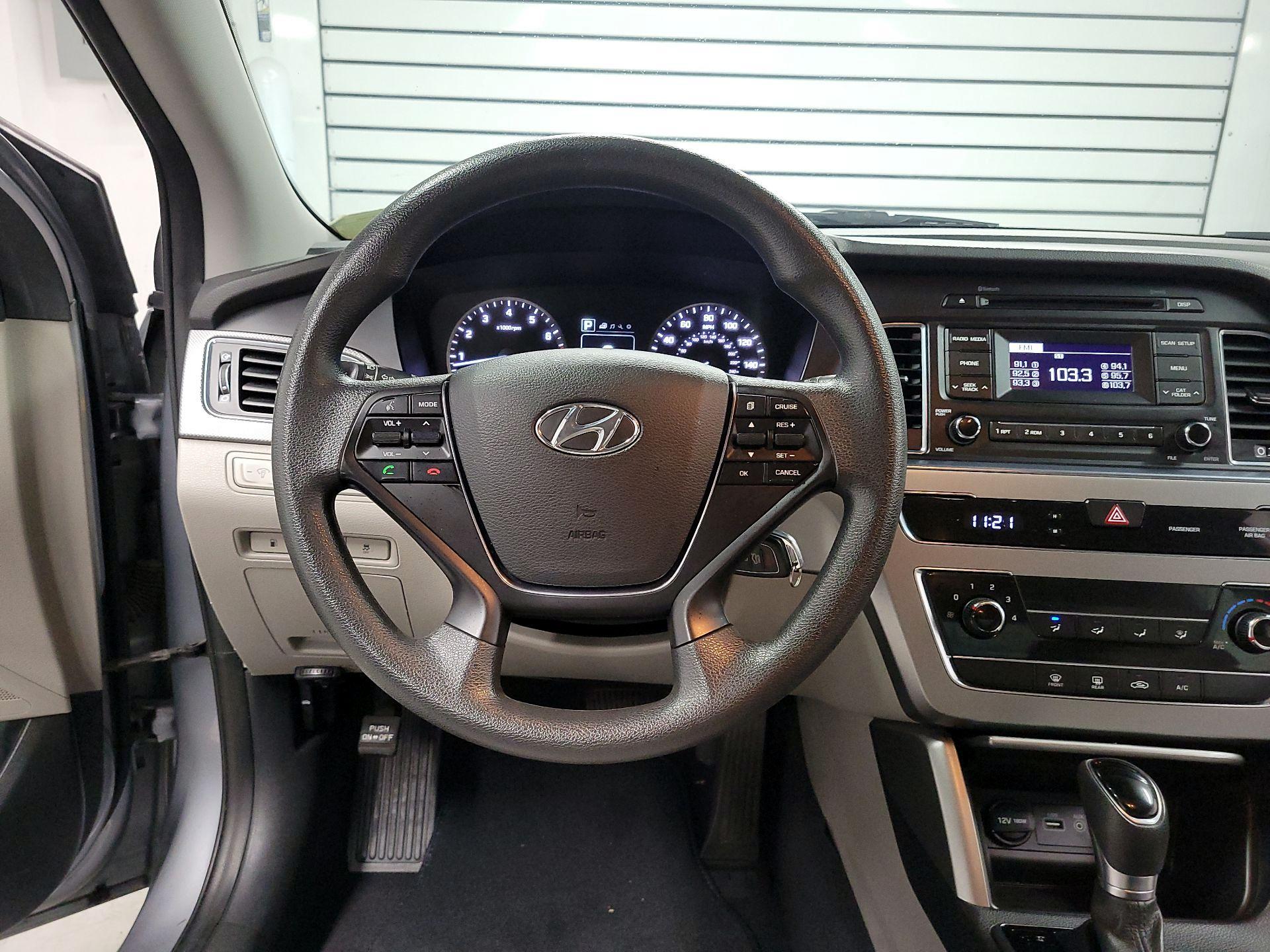 Thumbnail: 2017 Hyundai Sonata - 10