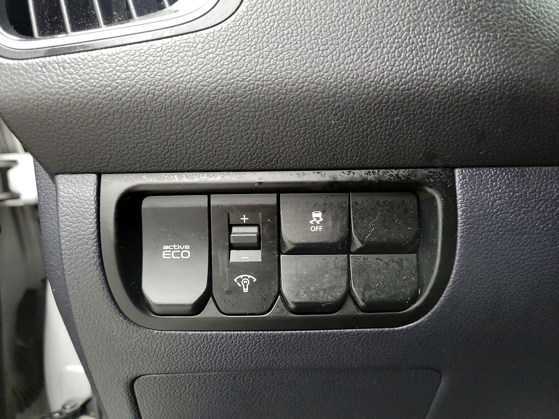 Thumbnail: 2017 Kia Rio - 13