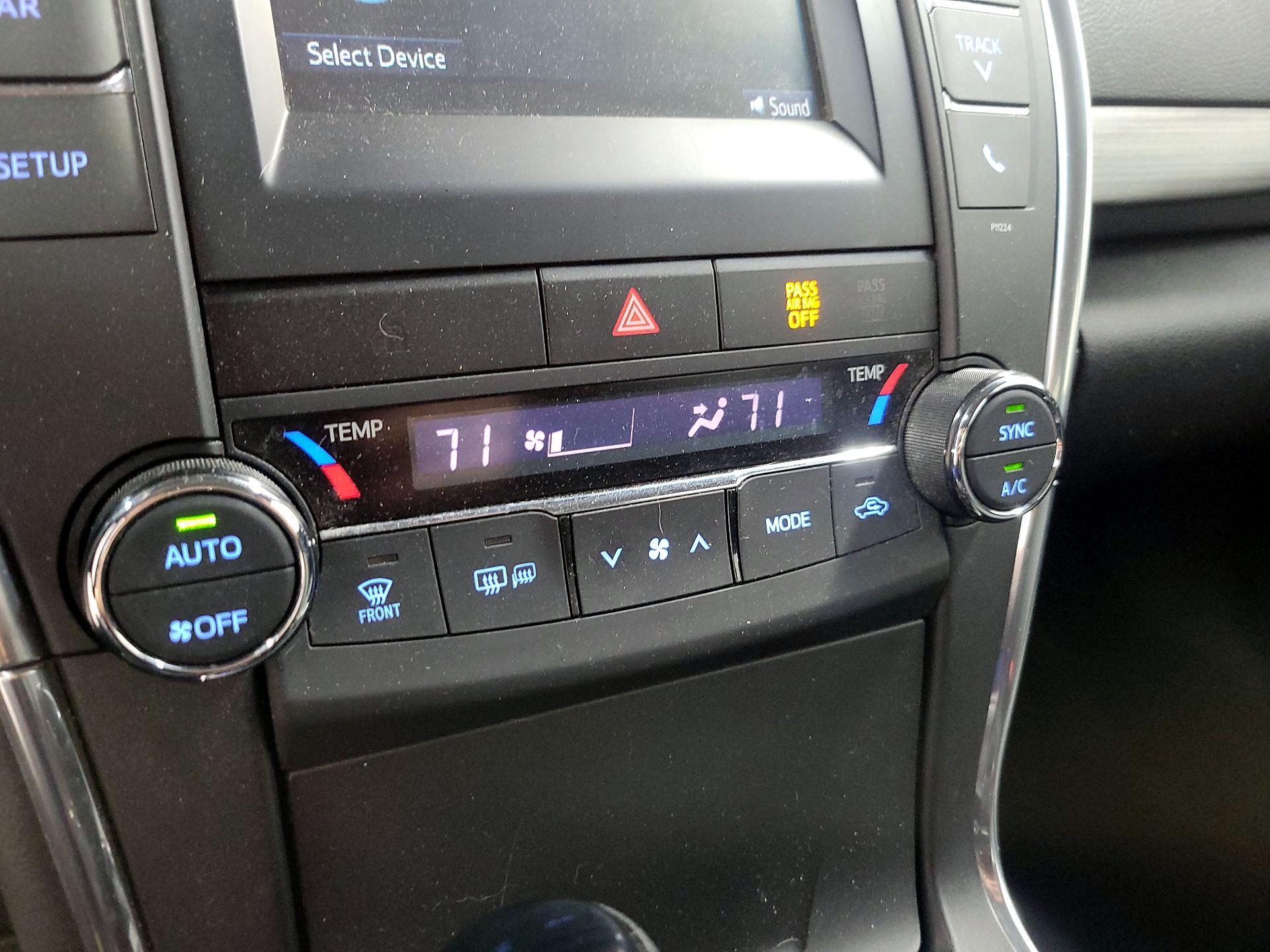 Thumbnail: 2016 Toyota Camry - 16