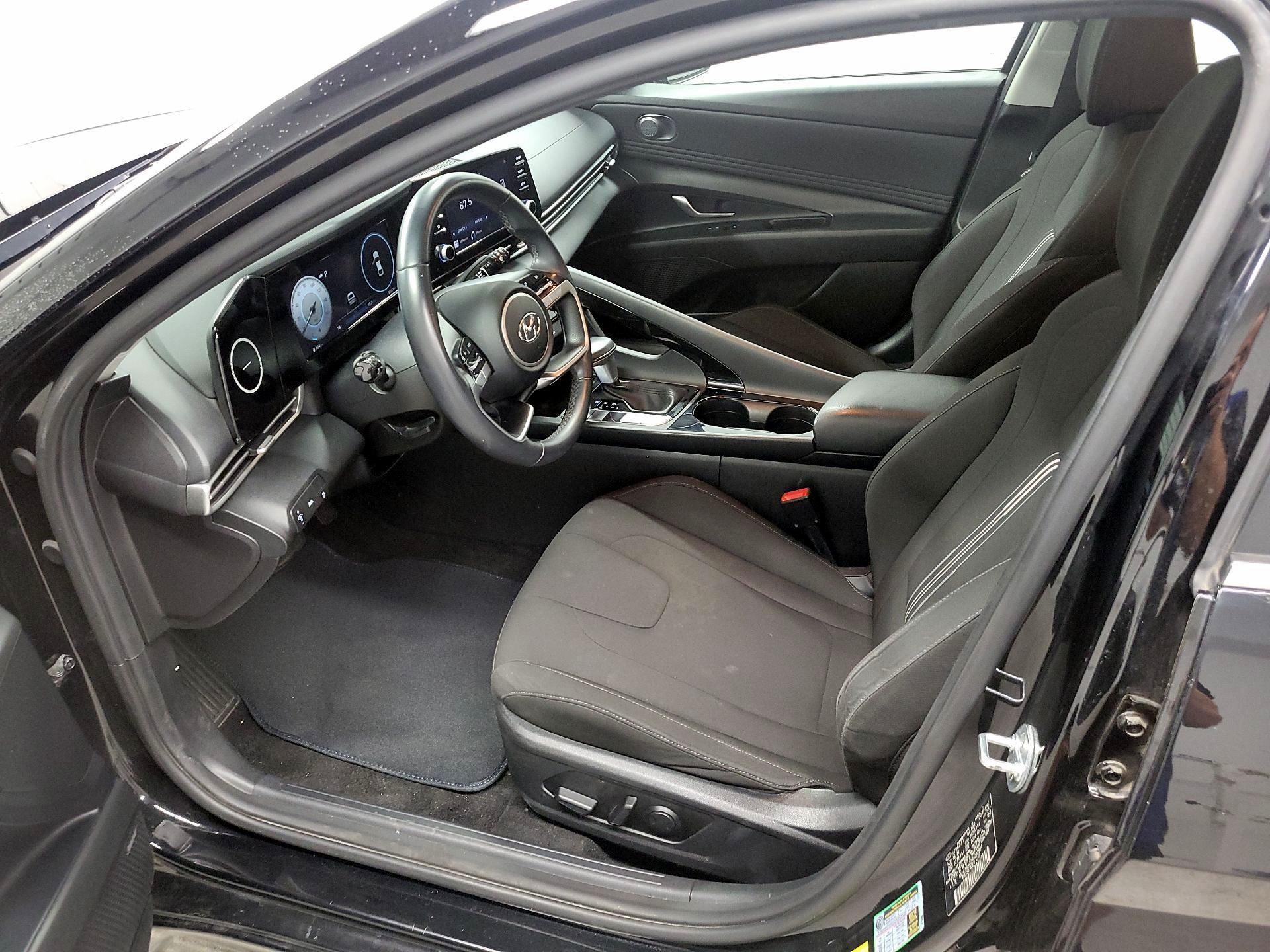 Thumbnail: 2022 Hyundai Elantra - 11