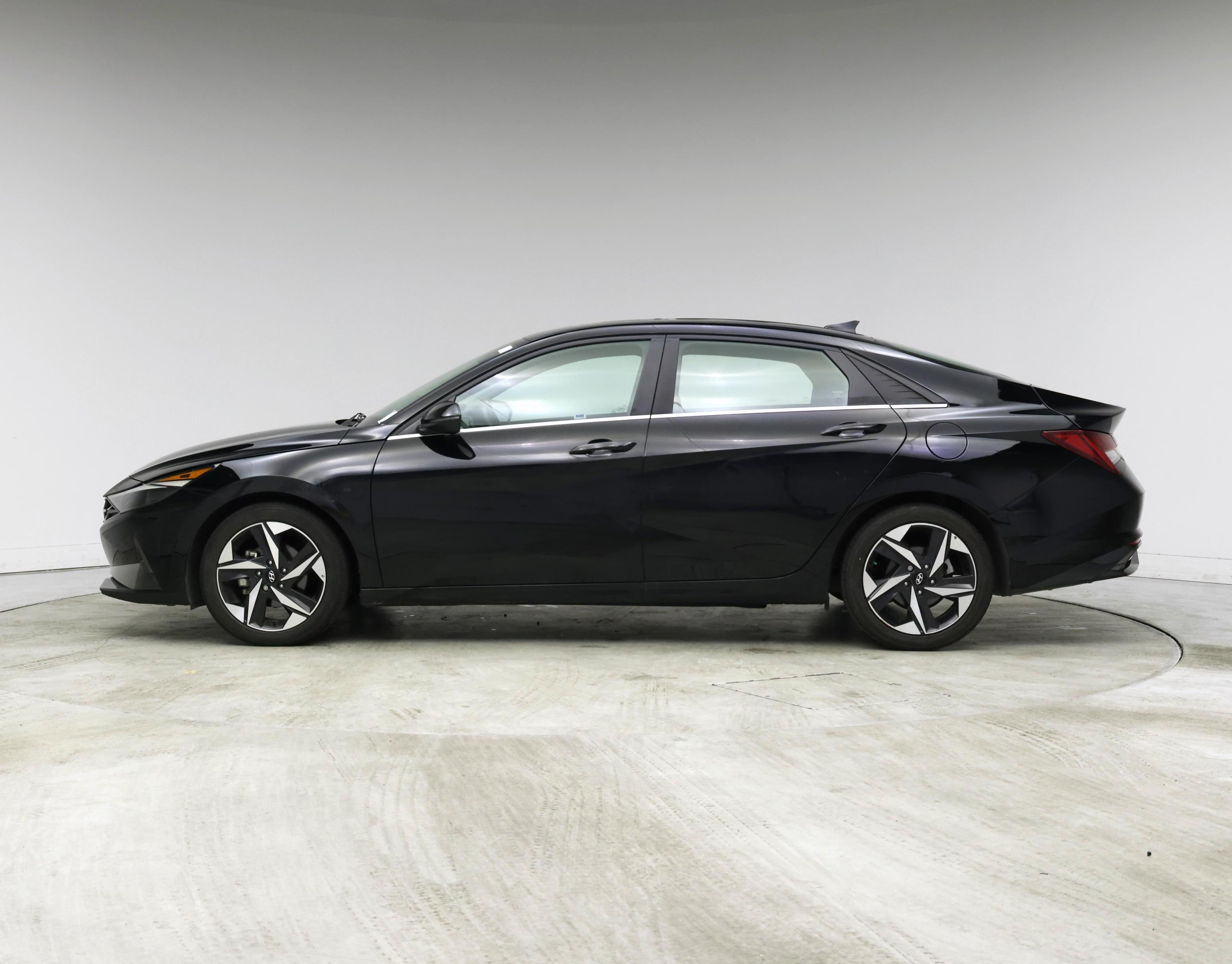 Thumbnail: 2022 Hyundai Elantra - 3