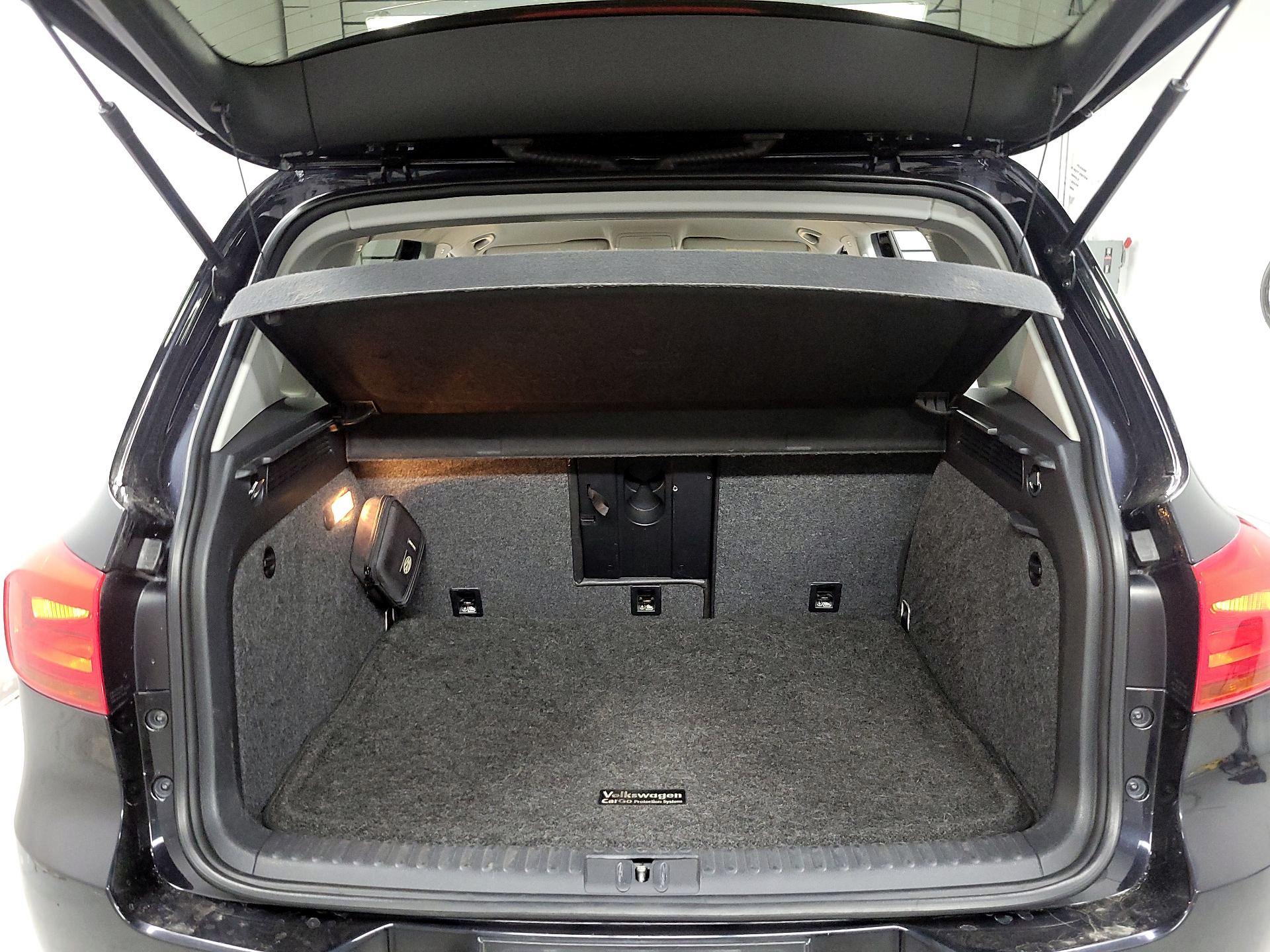Thumbnail: 2017 Volkswagen Tiguan - 18