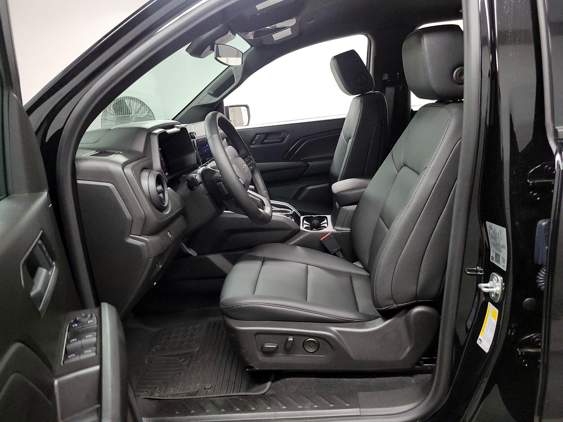 Thumbnail: 2025 Chevrolet Colorado - 11