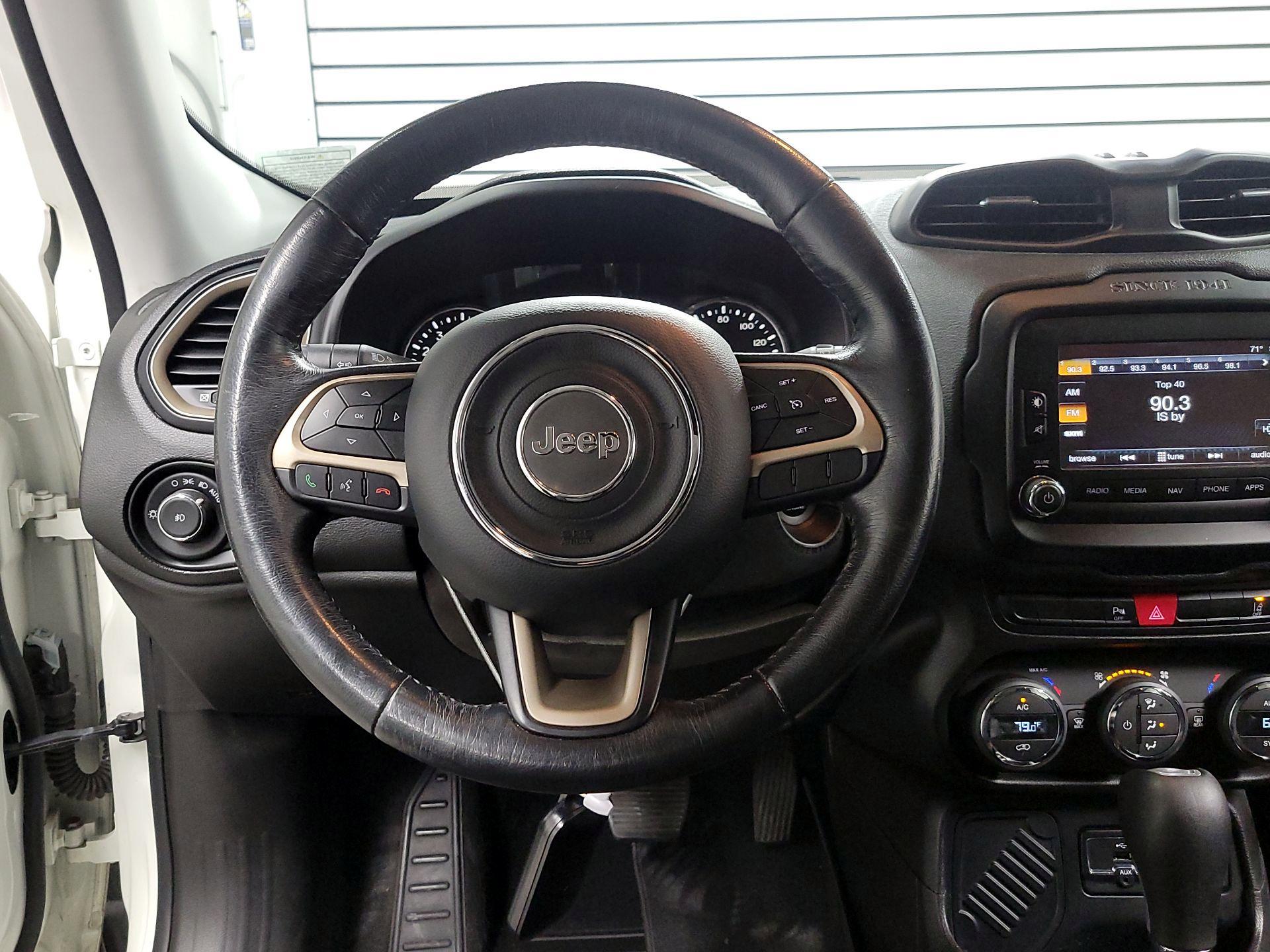 Thumbnail: 2017 Jeep Renegade - 10