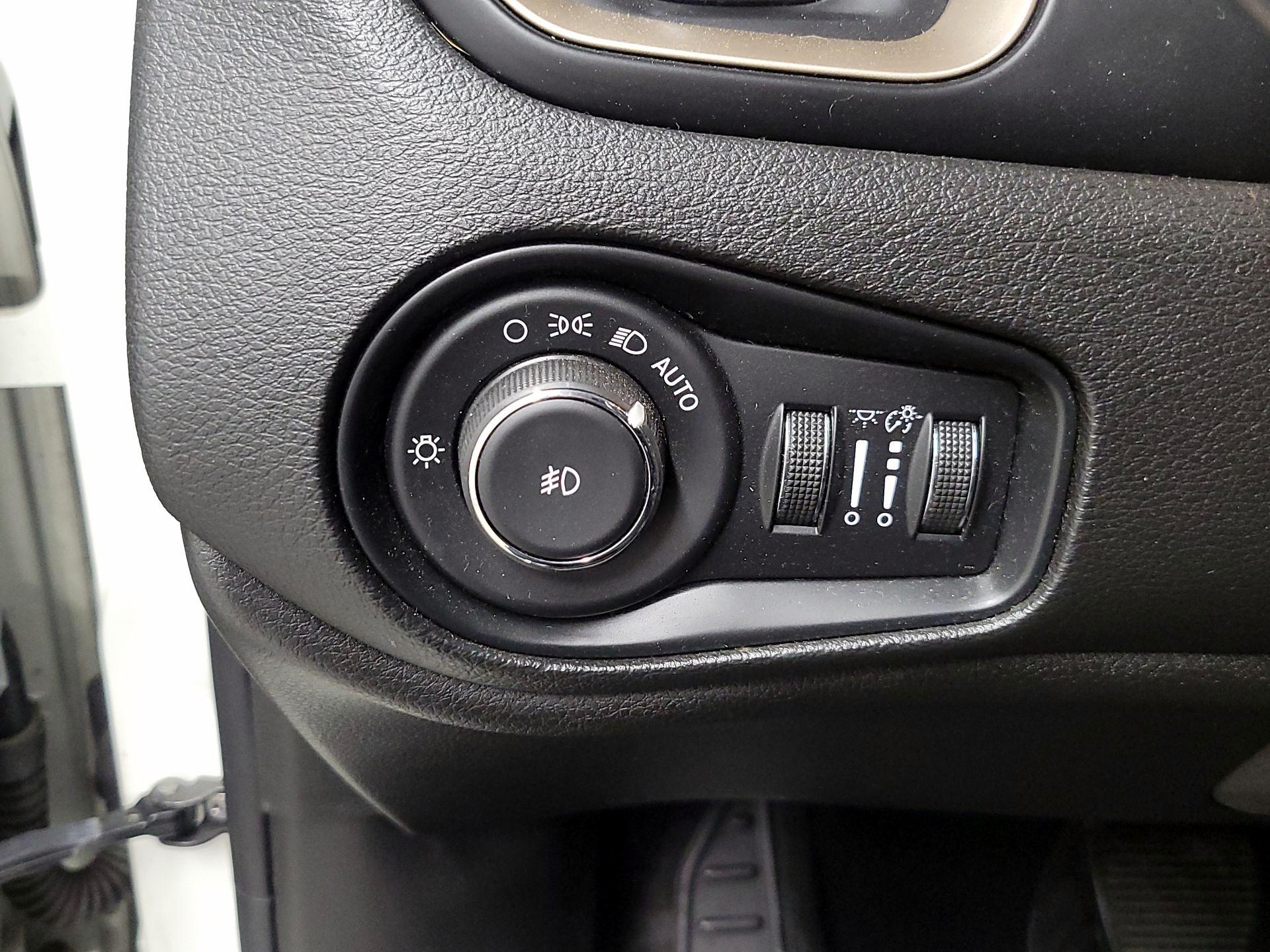 Thumbnail: 2017 Jeep Renegade - 13