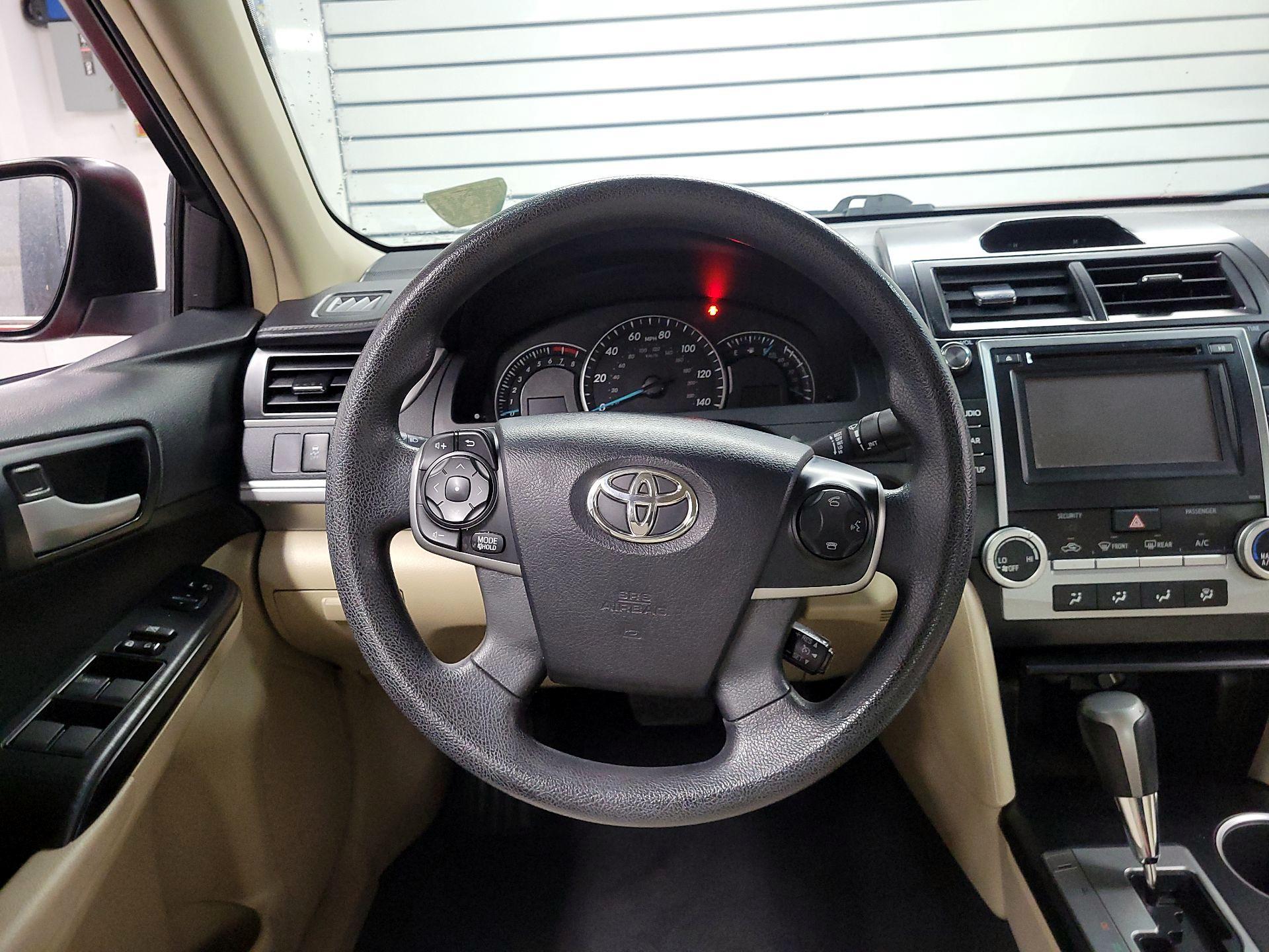 Thumbnail: 2014 Toyota Camry - 10