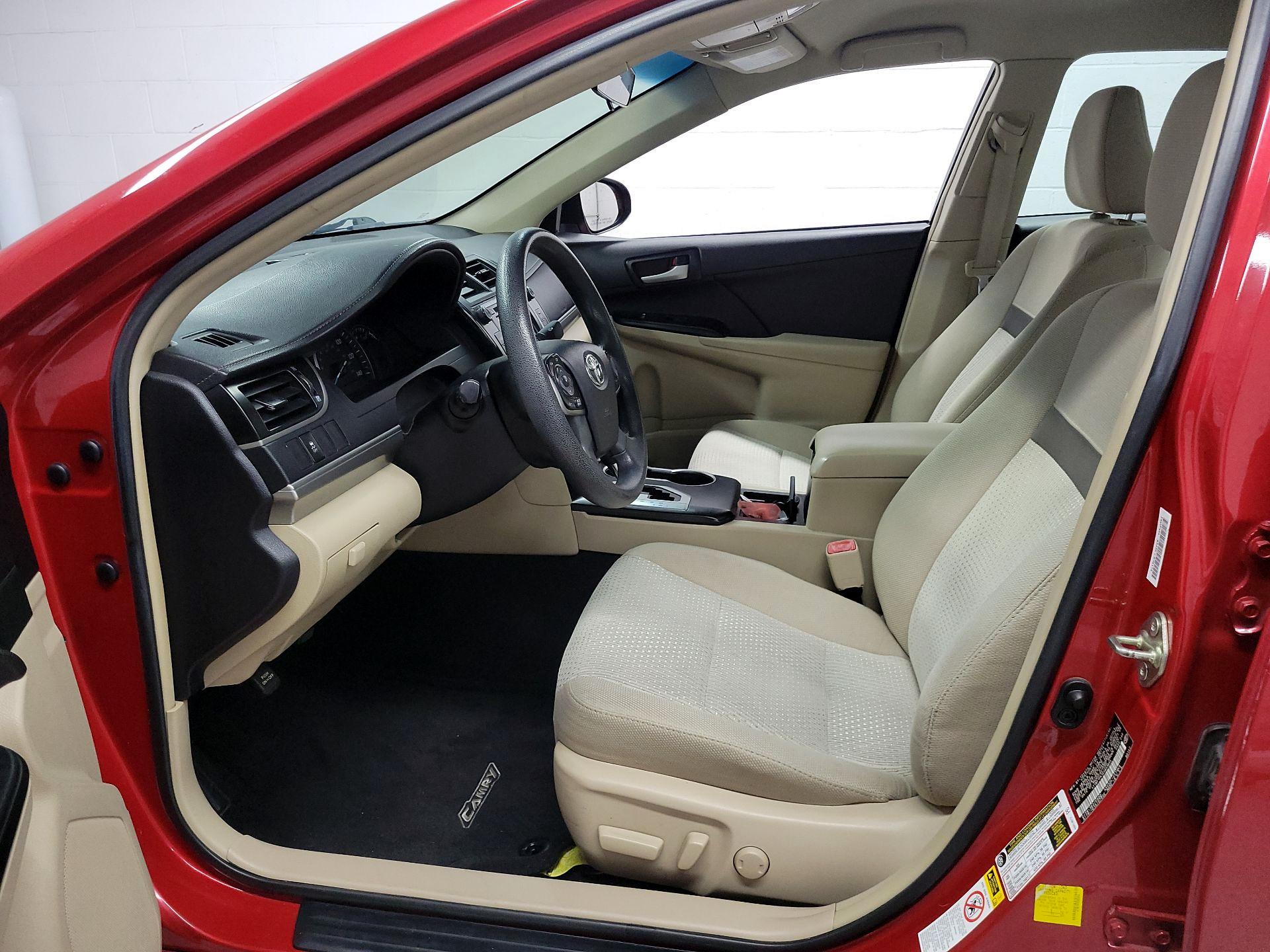 Thumbnail: 2014 Toyota Camry - 11