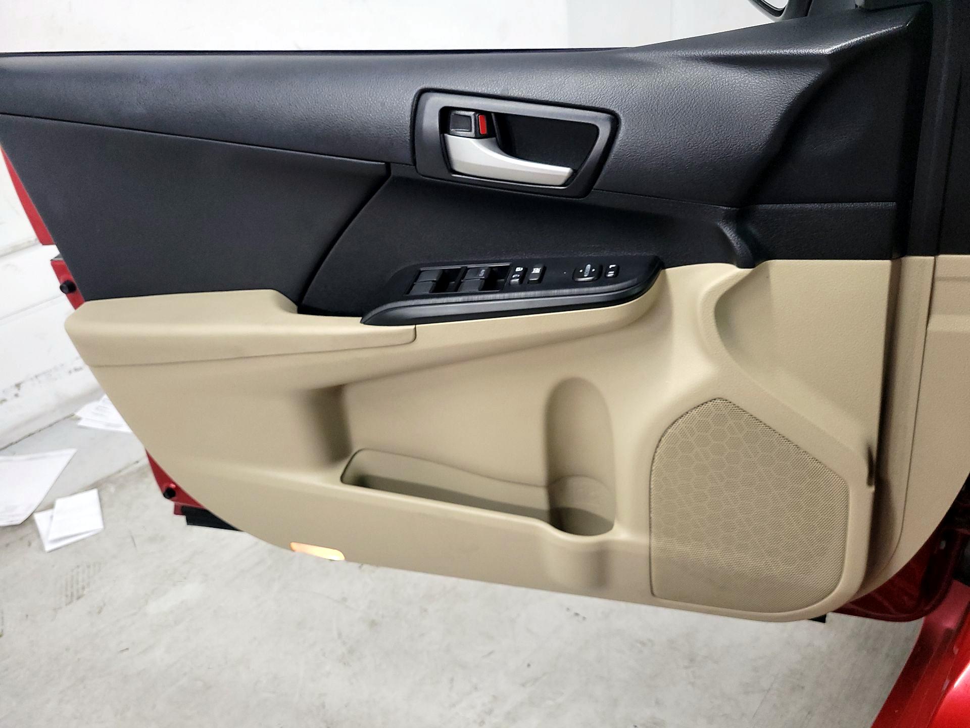 Thumbnail: 2014 Toyota Camry - 12