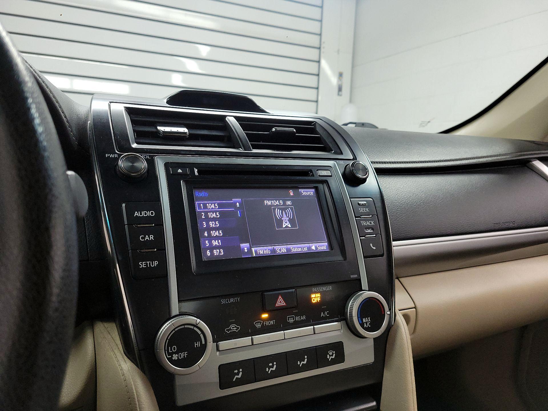 Thumbnail: 2014 Toyota Camry - 15