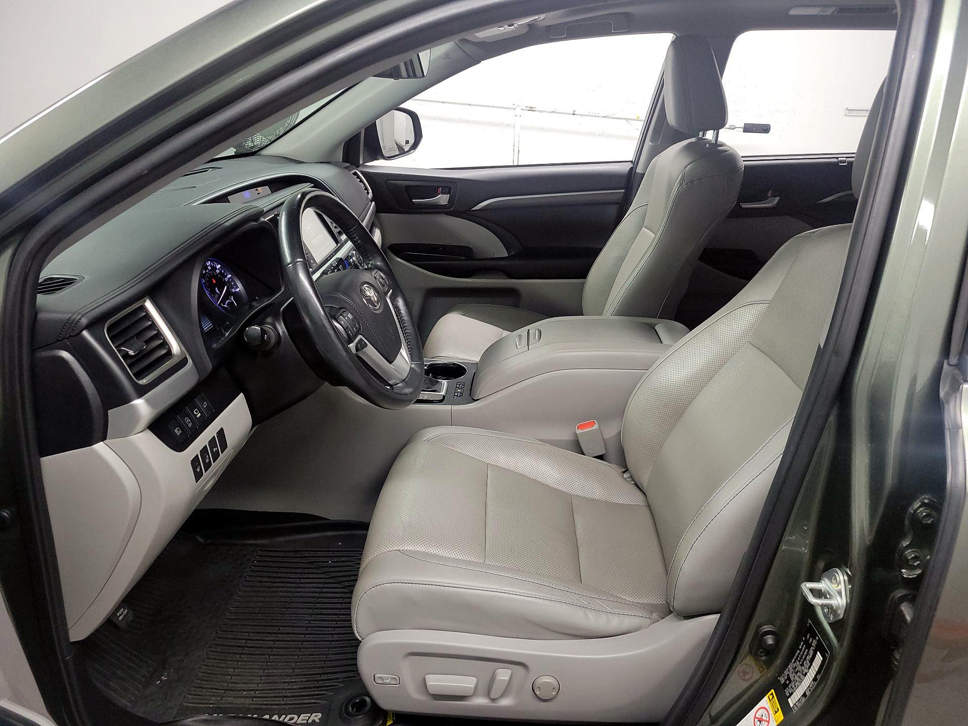 Thumbnail: 2019 Toyota Highlander - 11