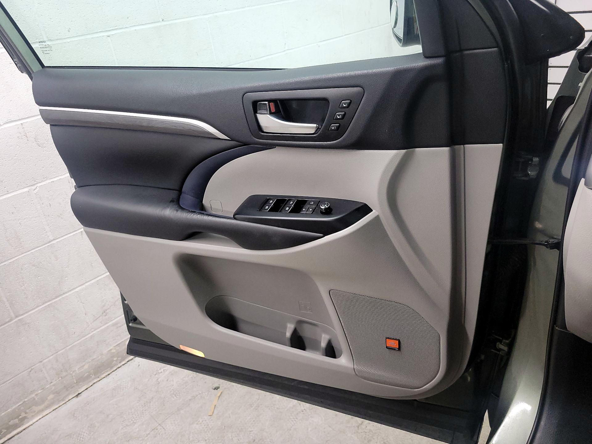 Thumbnail: 2019 Toyota Highlander - 12