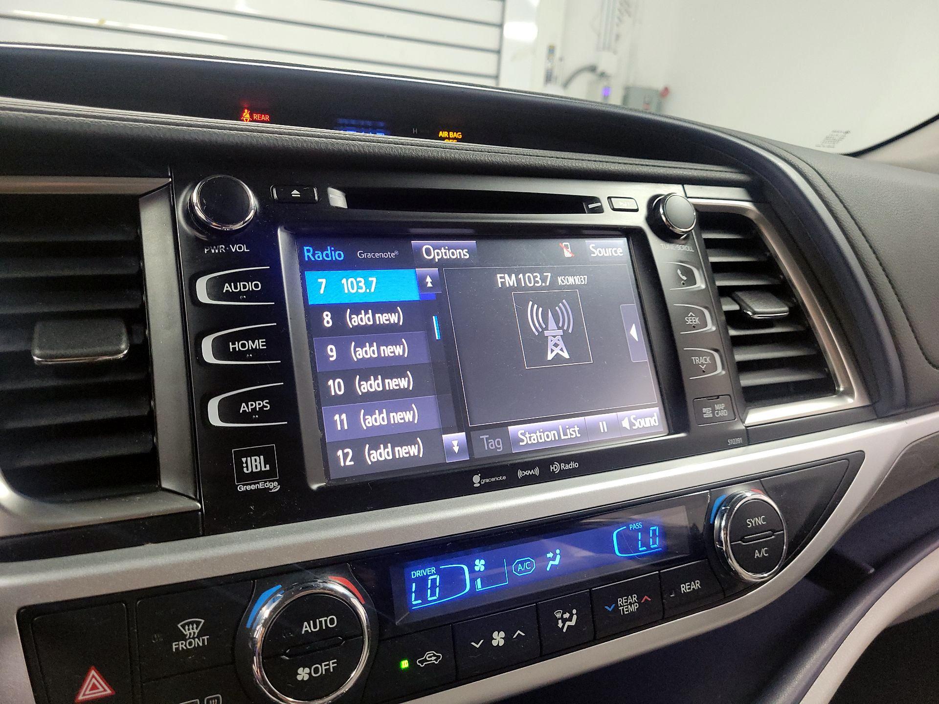 Thumbnail: 2019 Toyota Highlander - 15