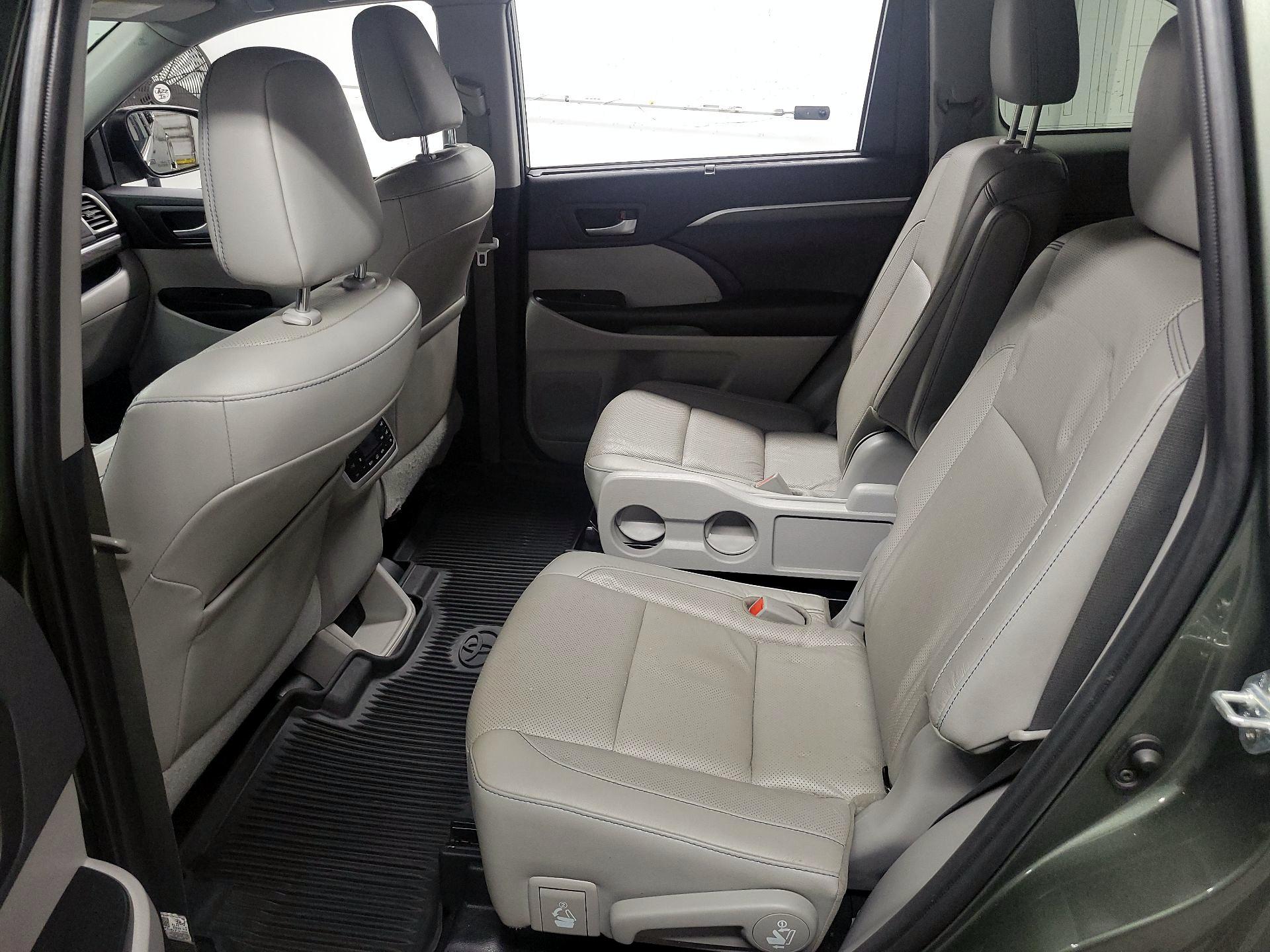 Thumbnail: 2019 Toyota Highlander - 20