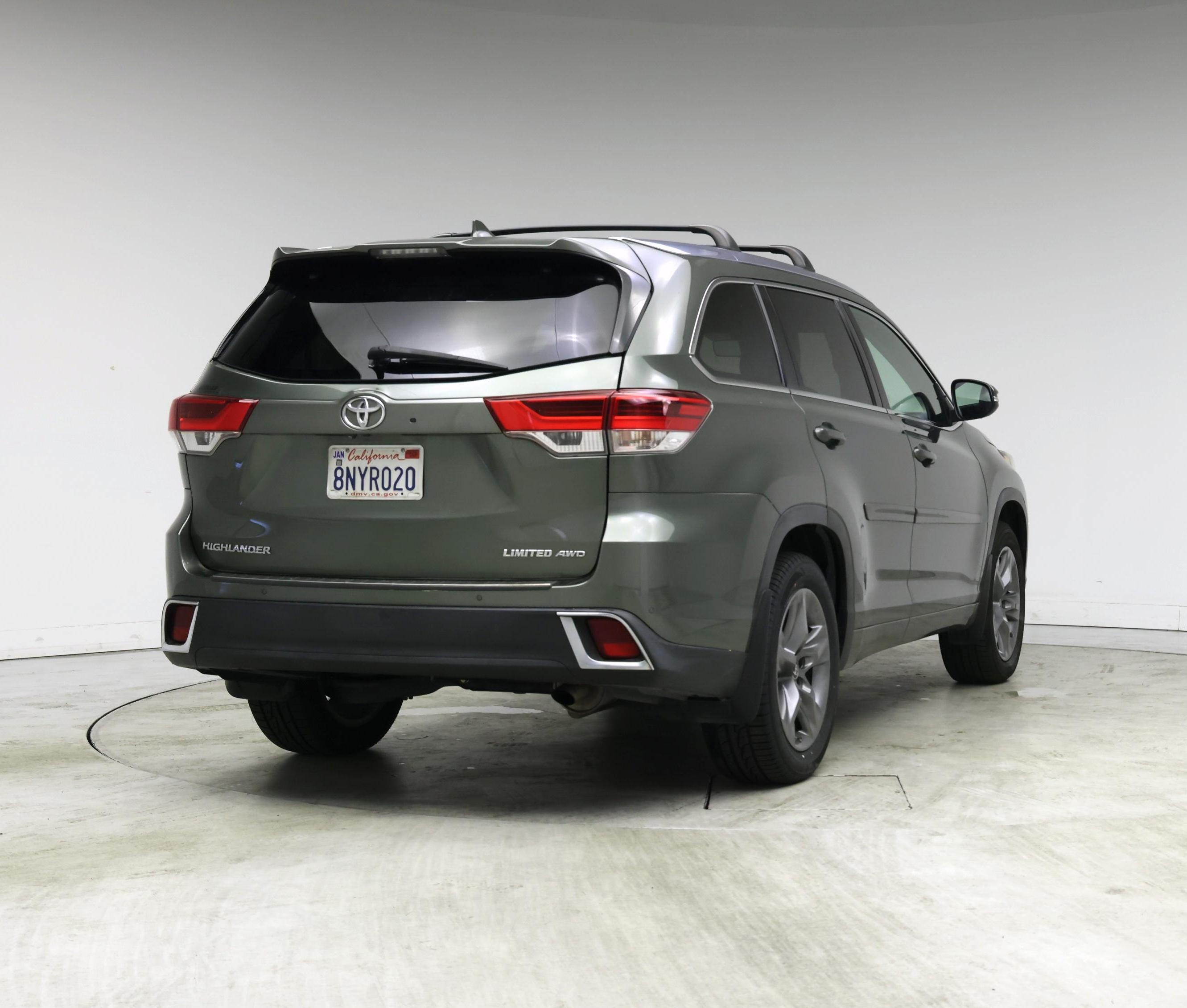 Thumbnail: 2019 Toyota Highlander - 8