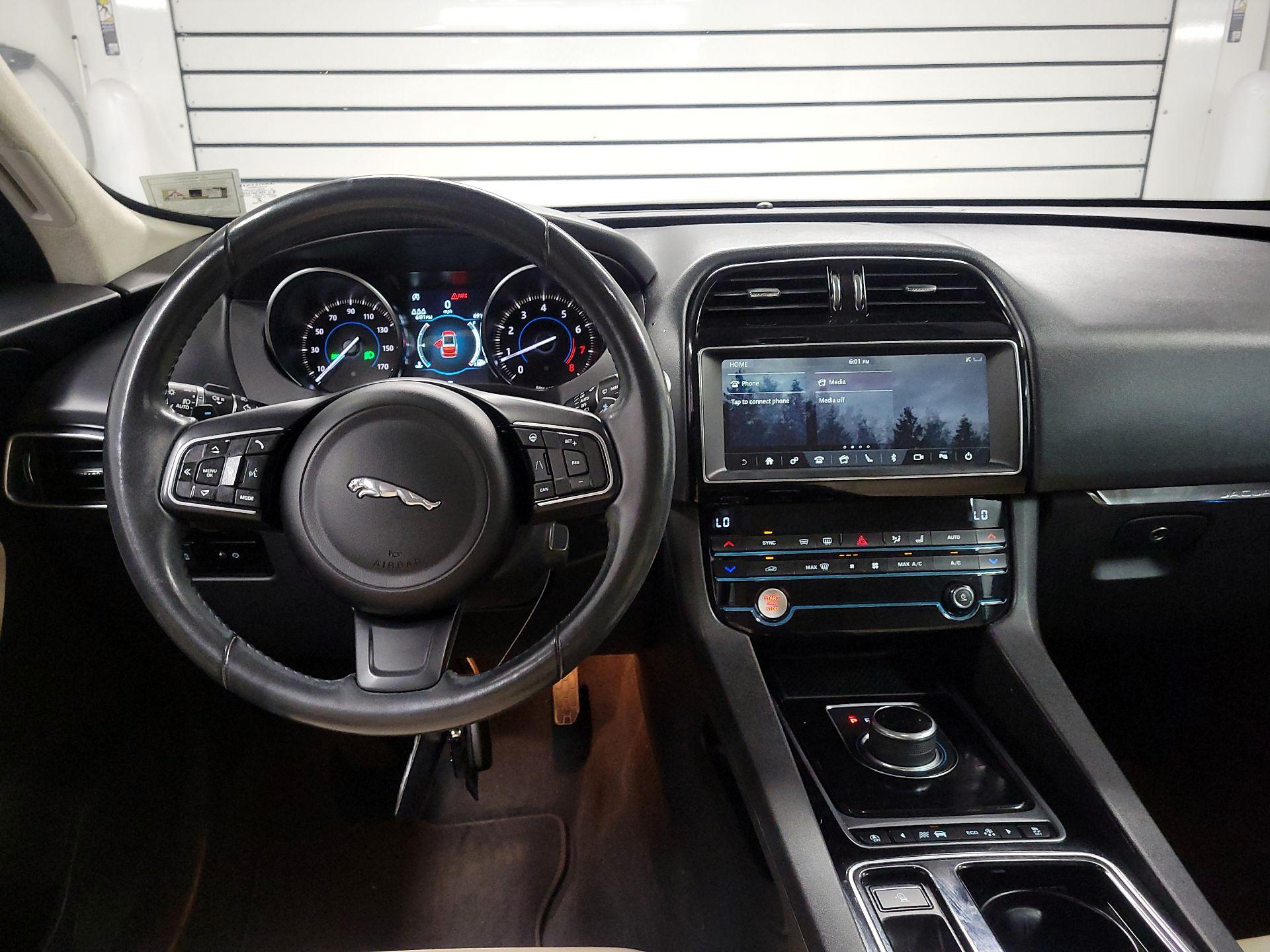 Thumbnail: 2020 Jaguar F-Pace - 9