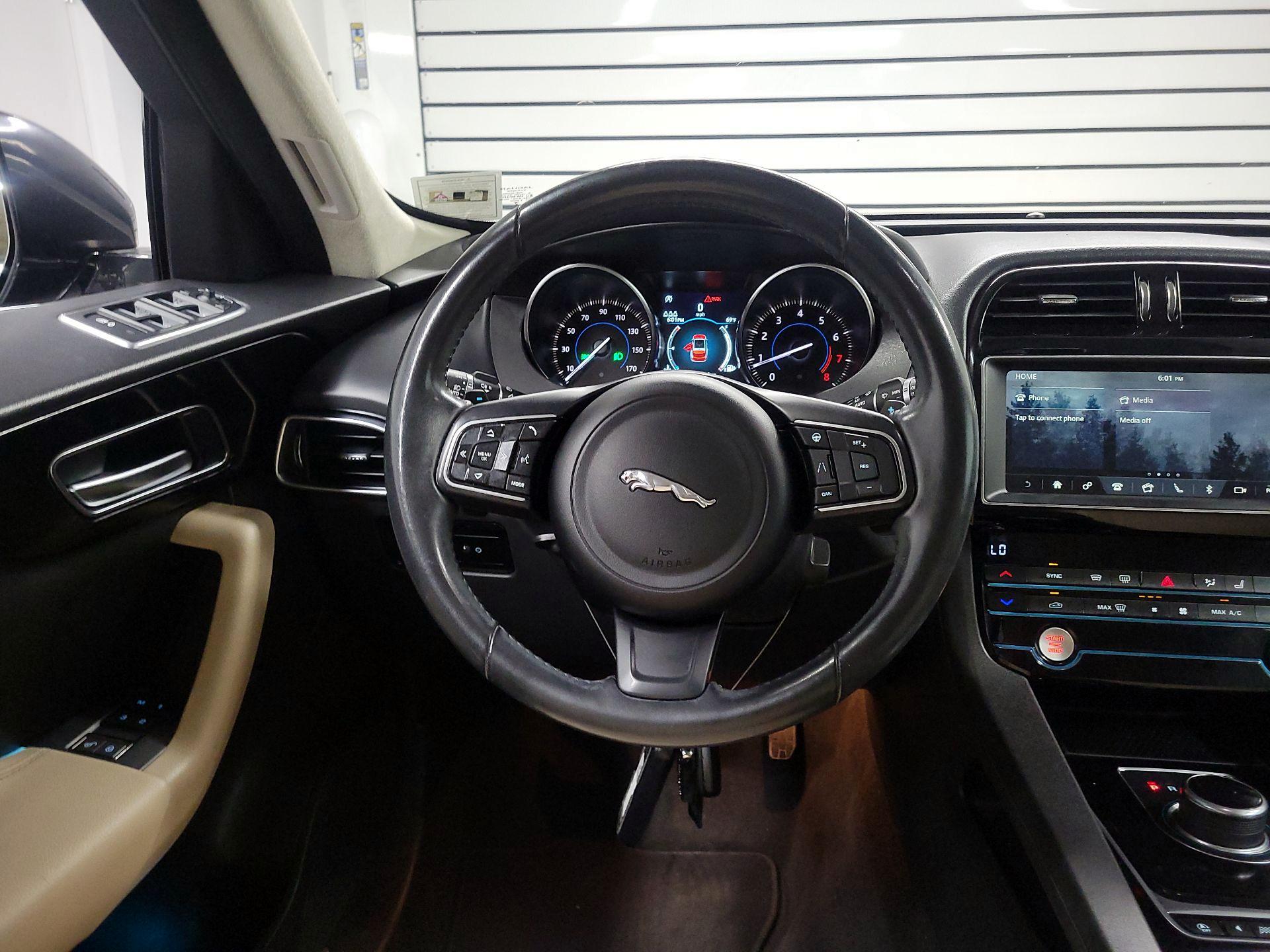 Thumbnail: 2020 Jaguar F-Pace - 10