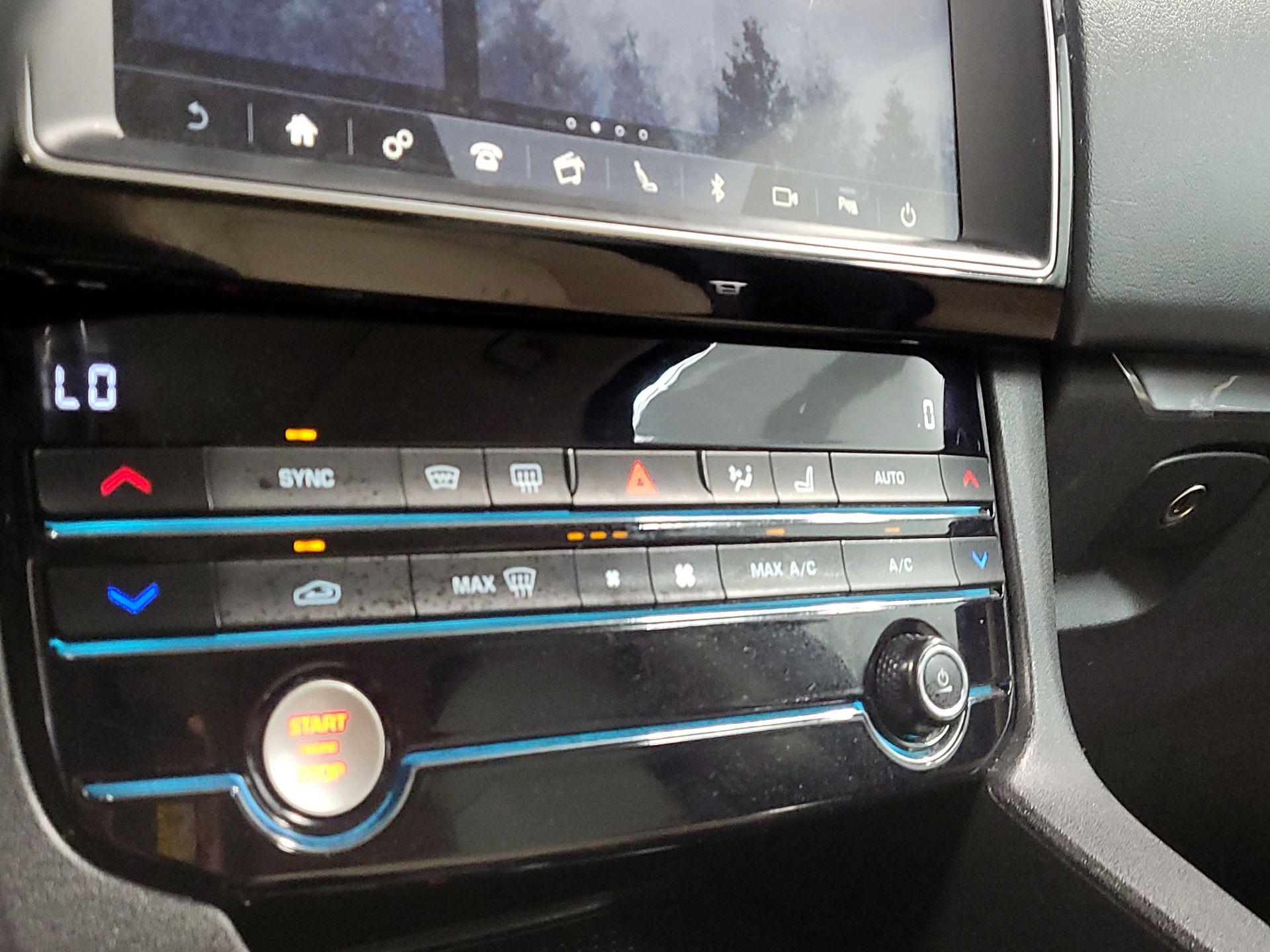 Thumbnail: 2020 Jaguar F-Pace - 14