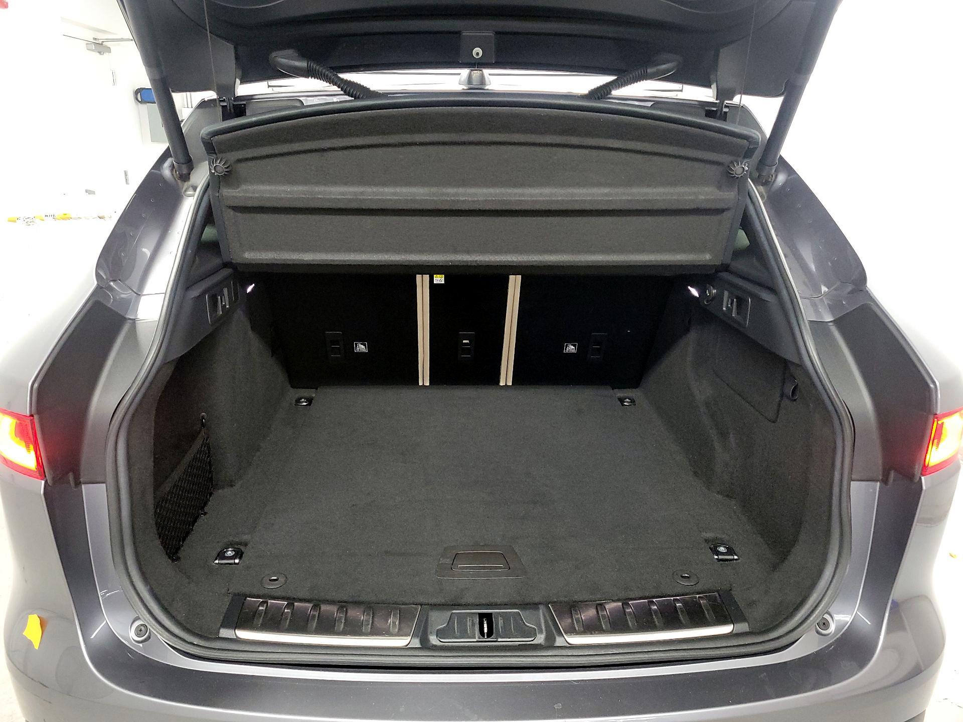 Thumbnail: 2020 Jaguar F-Pace - 17