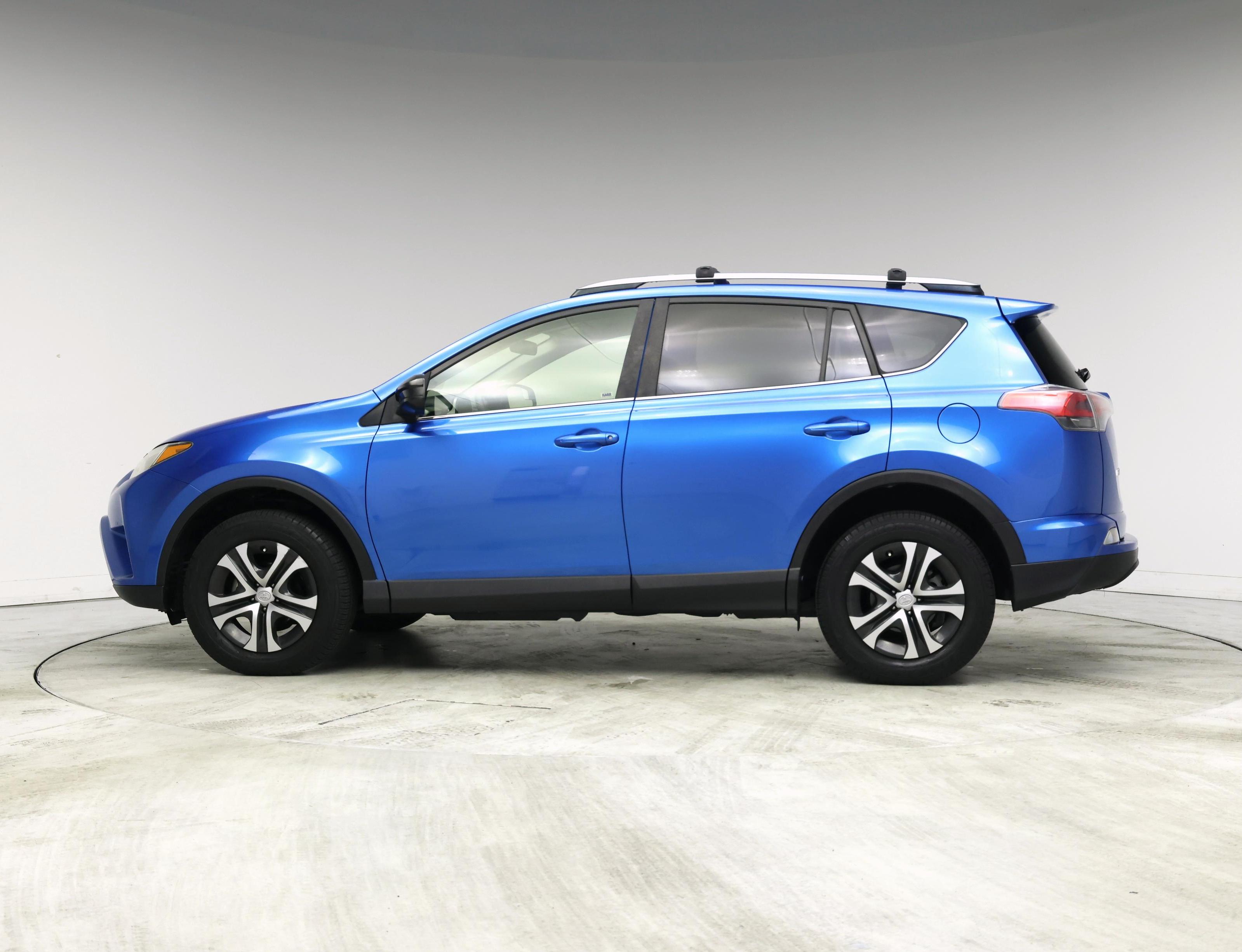 Thumbnail: 2017 Toyota RAV4 - 3