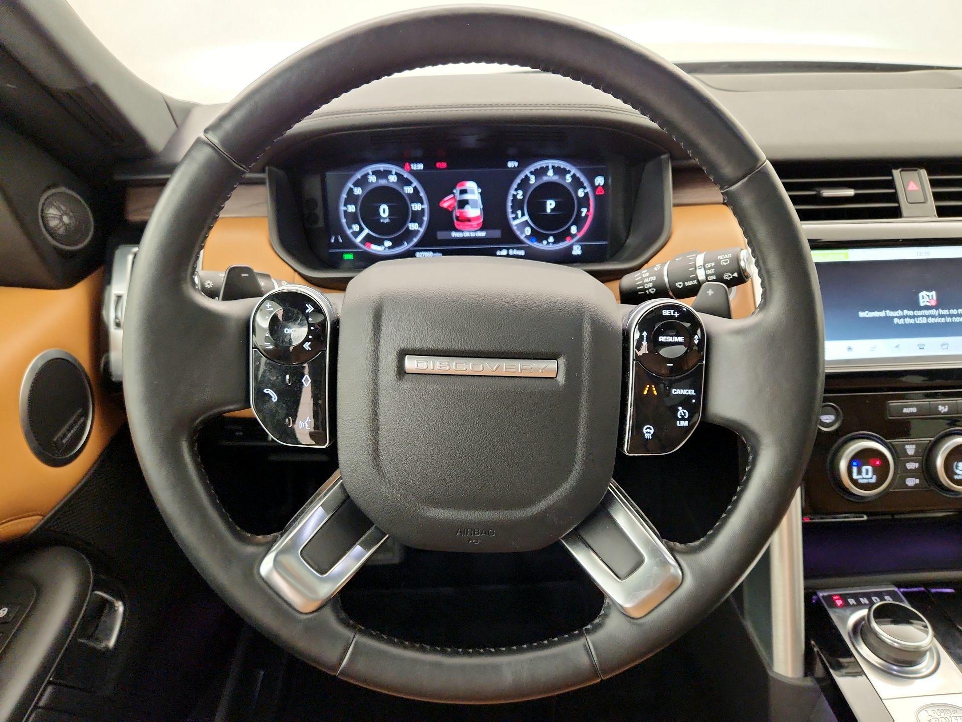 Thumbnail: 2020 Land Rover Discovery - 10