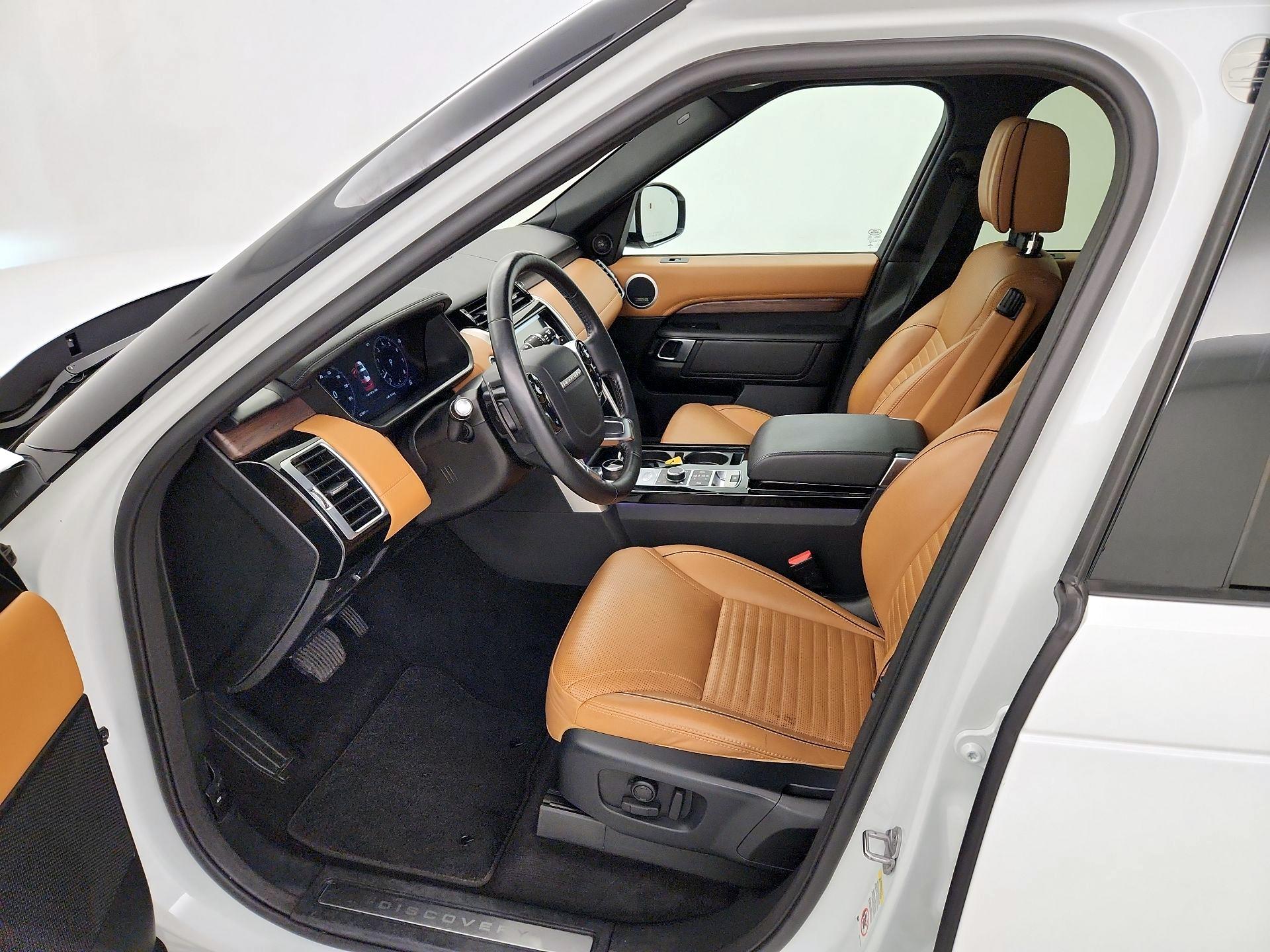 Thumbnail: 2020 Land Rover Discovery - 11