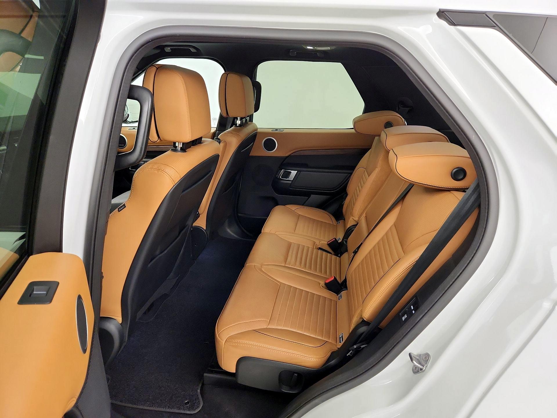 Thumbnail: 2020 Land Rover Discovery - 20